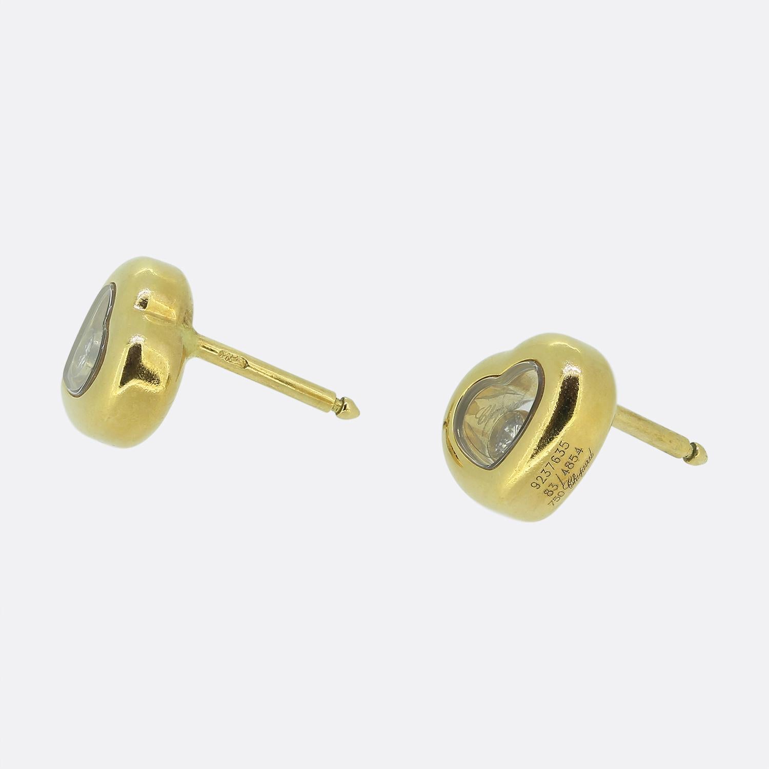 Nous avons ici une paire de boucles d'oreilles en or jaune 18ct du créateur de bijoux de renommée mondiale, Chopard. Ces pièces identiques en or jaune 18 ct font partie de la collection 