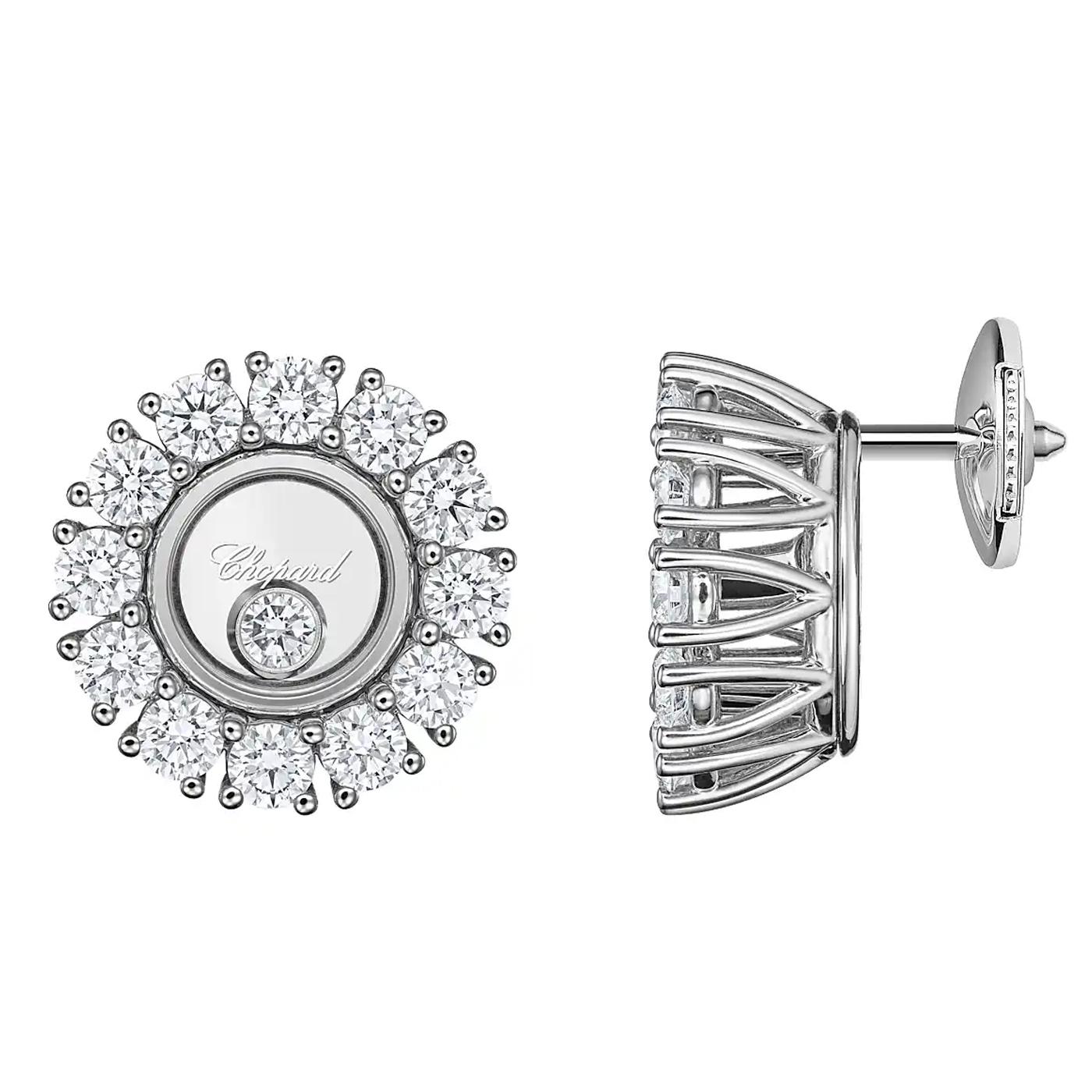 Happy Diamonds jewelry is as unique as it is playful. The dancing diamonds are entirely free between two sapphire crystals, thus enabling them to move without restraint, and through this very movement to enhance their inherent sparkle. Little