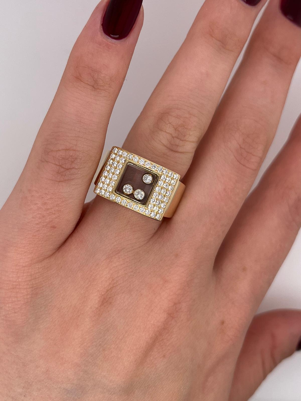 The Chopard Happy Diamonds Pavé Ring, crafted in 18ct yellow gold, 
features sparkling pavé-set diamonds 
that beautifully enhance its luxurious design. 
A timeless statement piece of elegance and sophistication.

Total Diamond Weight: 1.0ct
Diamond