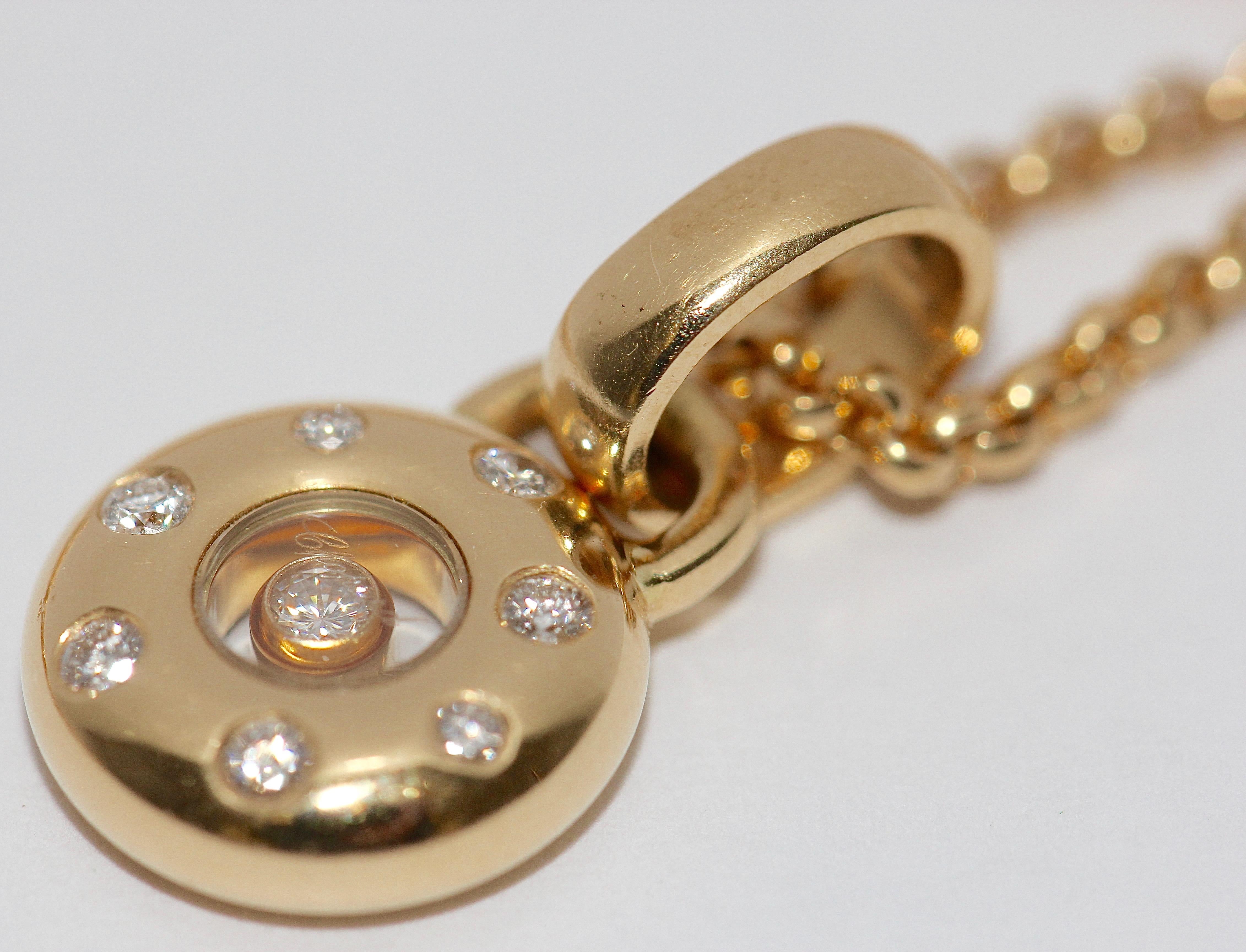 Chopard Happy Diamonds Diamantanhänger, Halskette aus 18 Karat Gold.

Anhänger und Kette original Chopard, 18 Karat Gold.

Durchmesser des Anhängers 11,5 mm
Gesamtlänge der Kette 420mm

Gesamtgewicht Kette mit Anhänger: 14 Gramm.

Sehr guter Zustand.