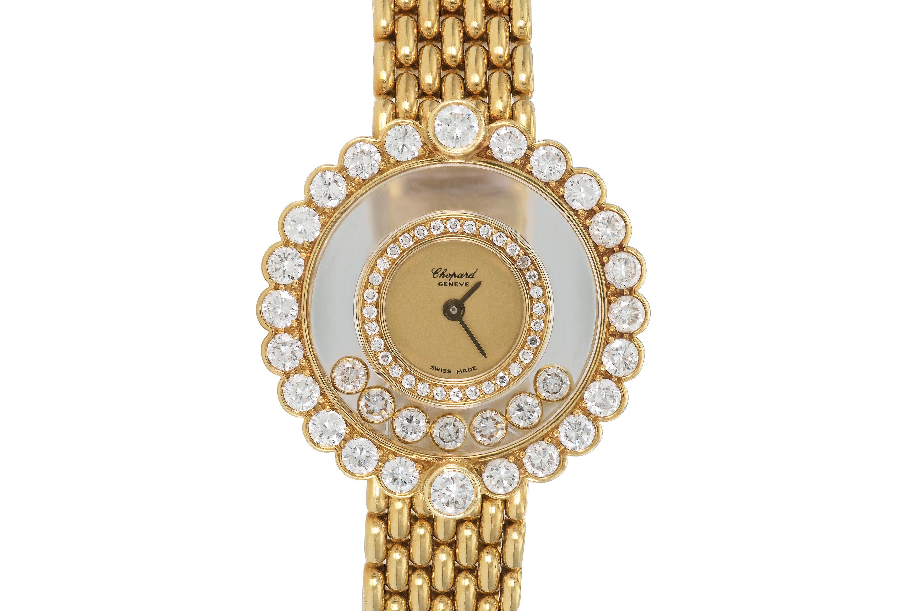 Finamente elaborada en oro amarillo de 18 quilates con diamantes redondos talla brillante.
Firmado por Chopard
Cara de 27 mm
Tamaño 6 1/4 pulgadas