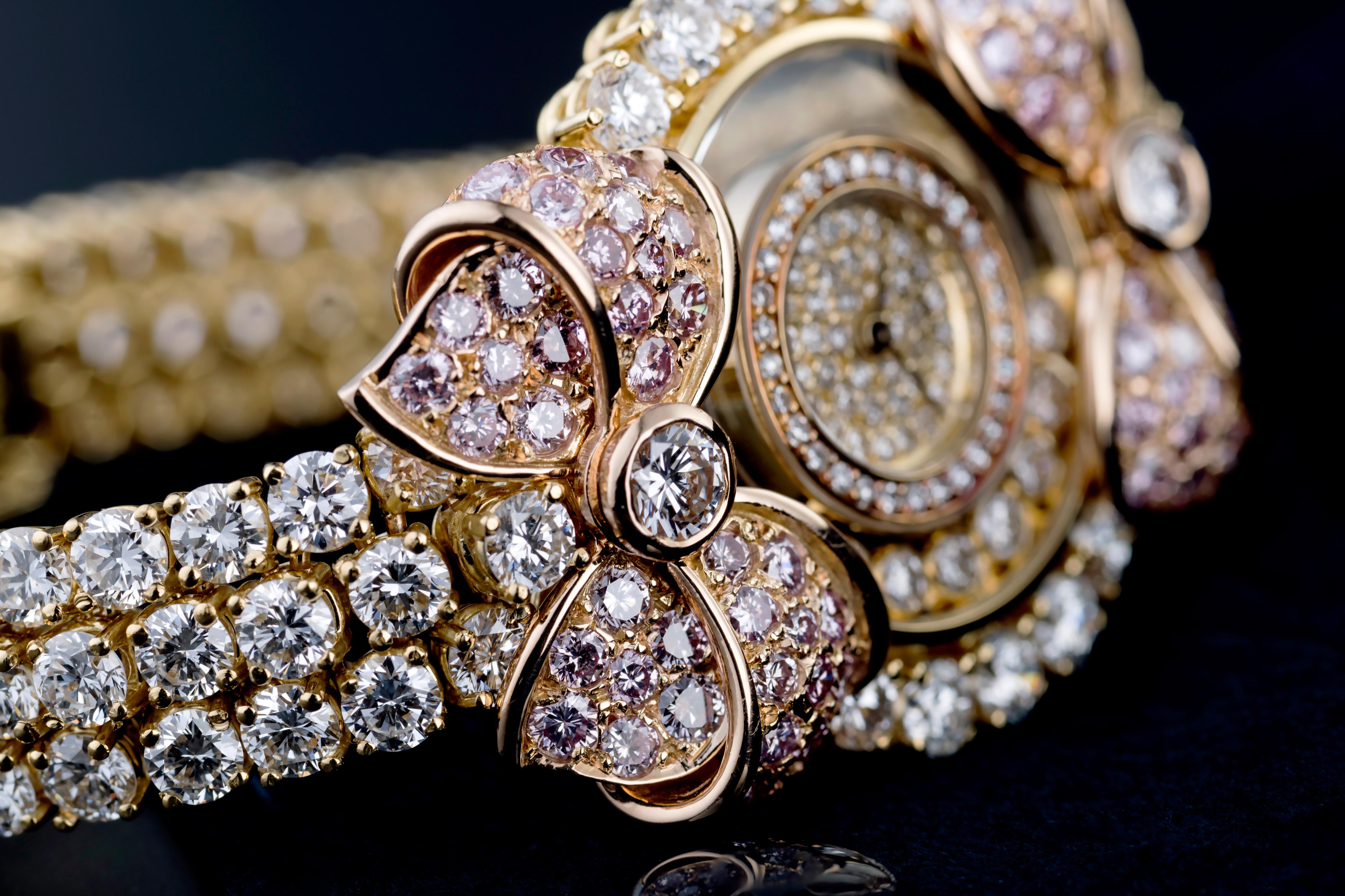 This high jewellery Chopard watch is part of their Happy Diamonds collection which features spinning diamonds around the bezel fitted between two pieces of sapphire so the wearer can admire them dancing and sparkling. This incredible 28mm piece