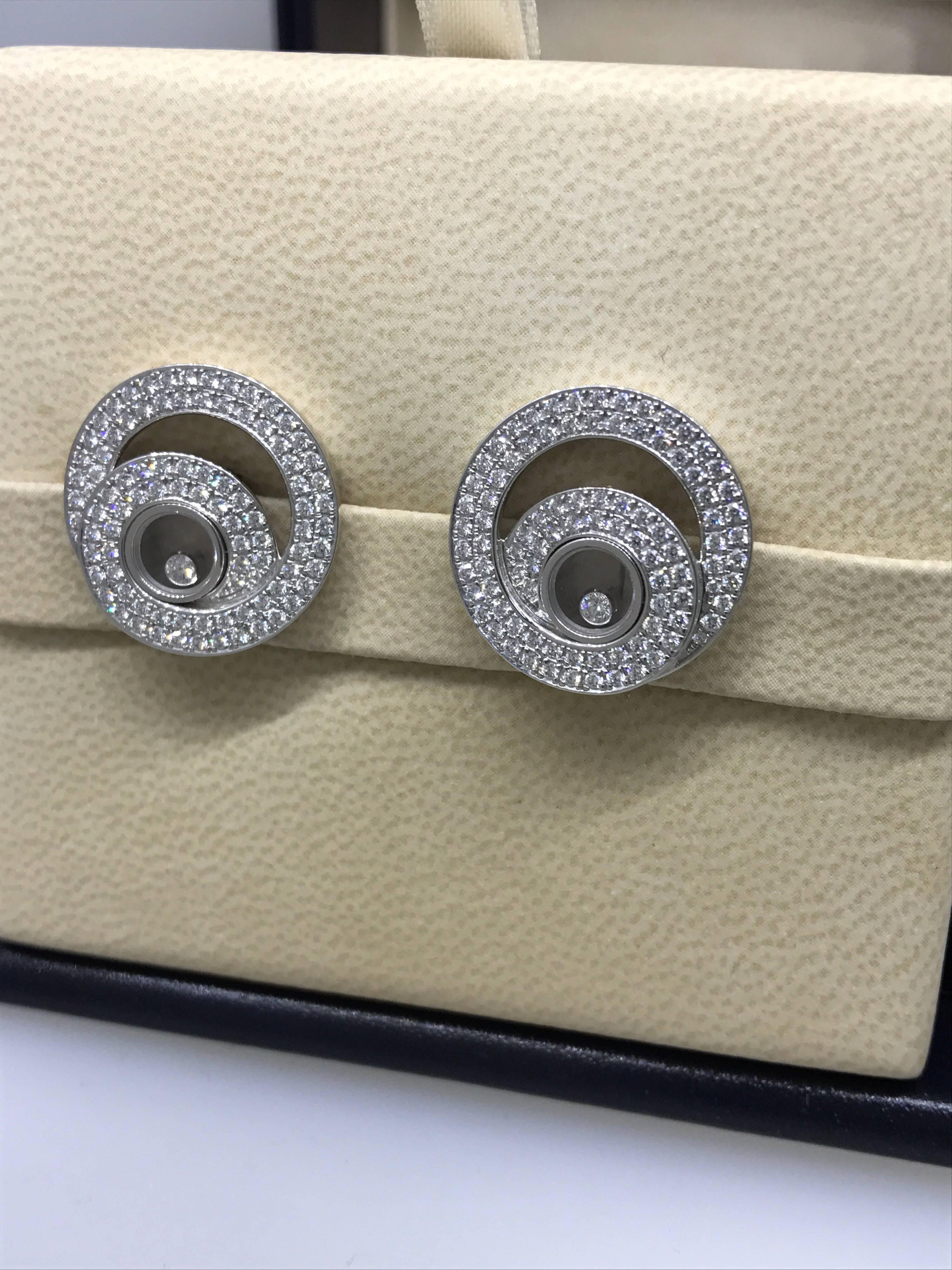 Chopard Happy Diamonds White Gold Pave Diamond Earrings 83/7109-1001 Brand New In New Condition For Sale In New York, NY