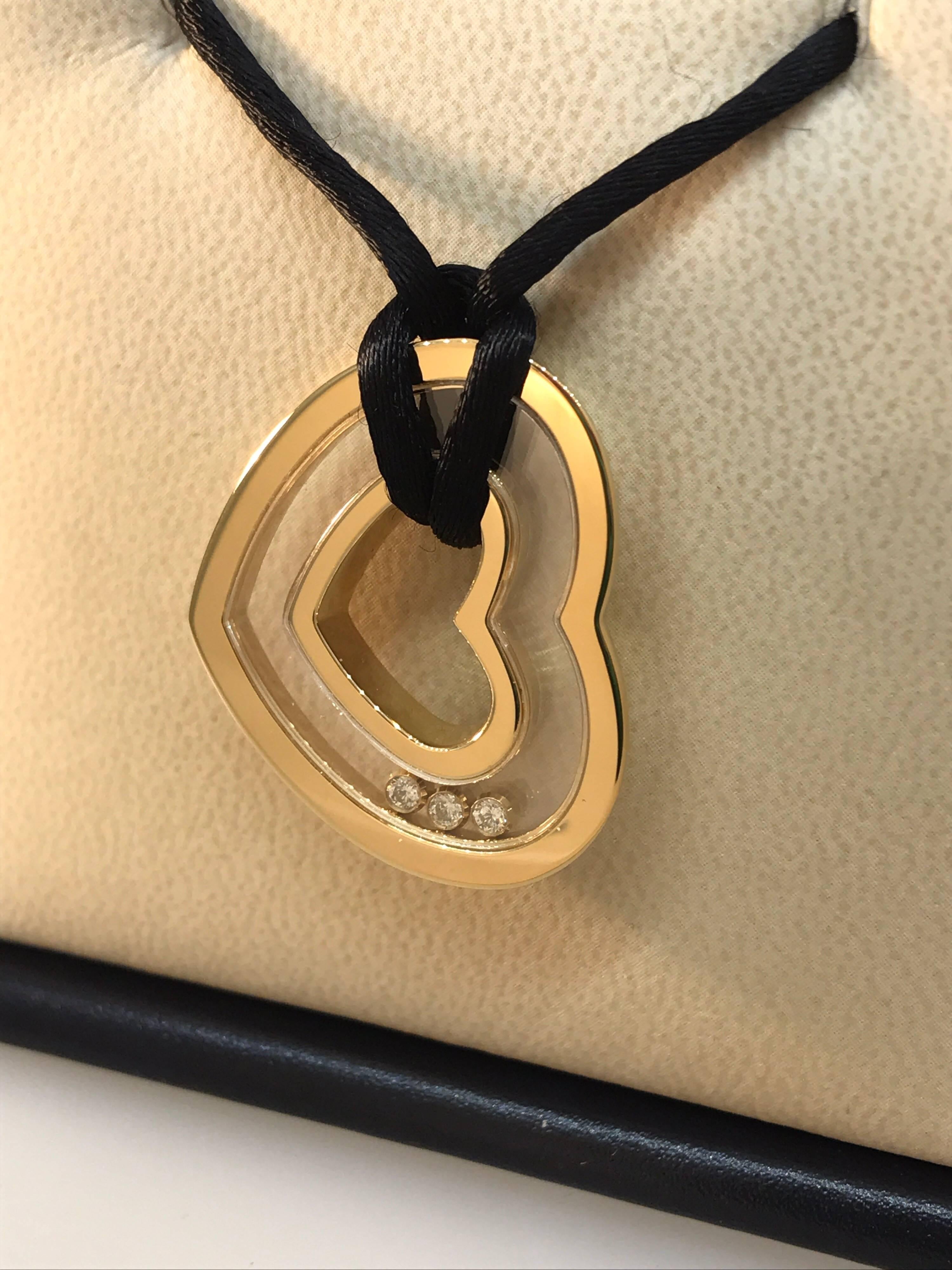 Chopard Happy Diamonds Heart Pendant / Necklace

Model Number: 79/6596-0001

100% Authentic

Brand New

Comes with original Chopard box, certificate of authenticity and warranty and jewels manual

18 Karat Yellow Gold (15.60gr)

3 Floating Diamonds