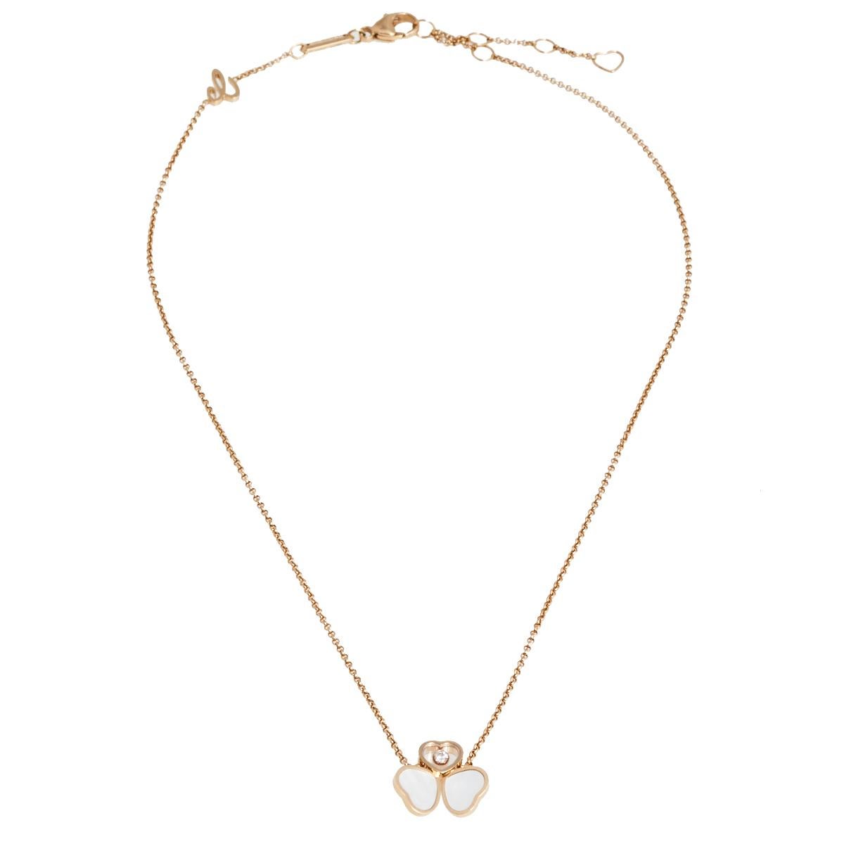 A gathering of three heart motifs — in 18k rose gold — and one of them holding a caged diamond brings out the true beauty of Chopard and their idea of love and freedom. The stunning necklace aims to add elegance to your neckline and exude timeless