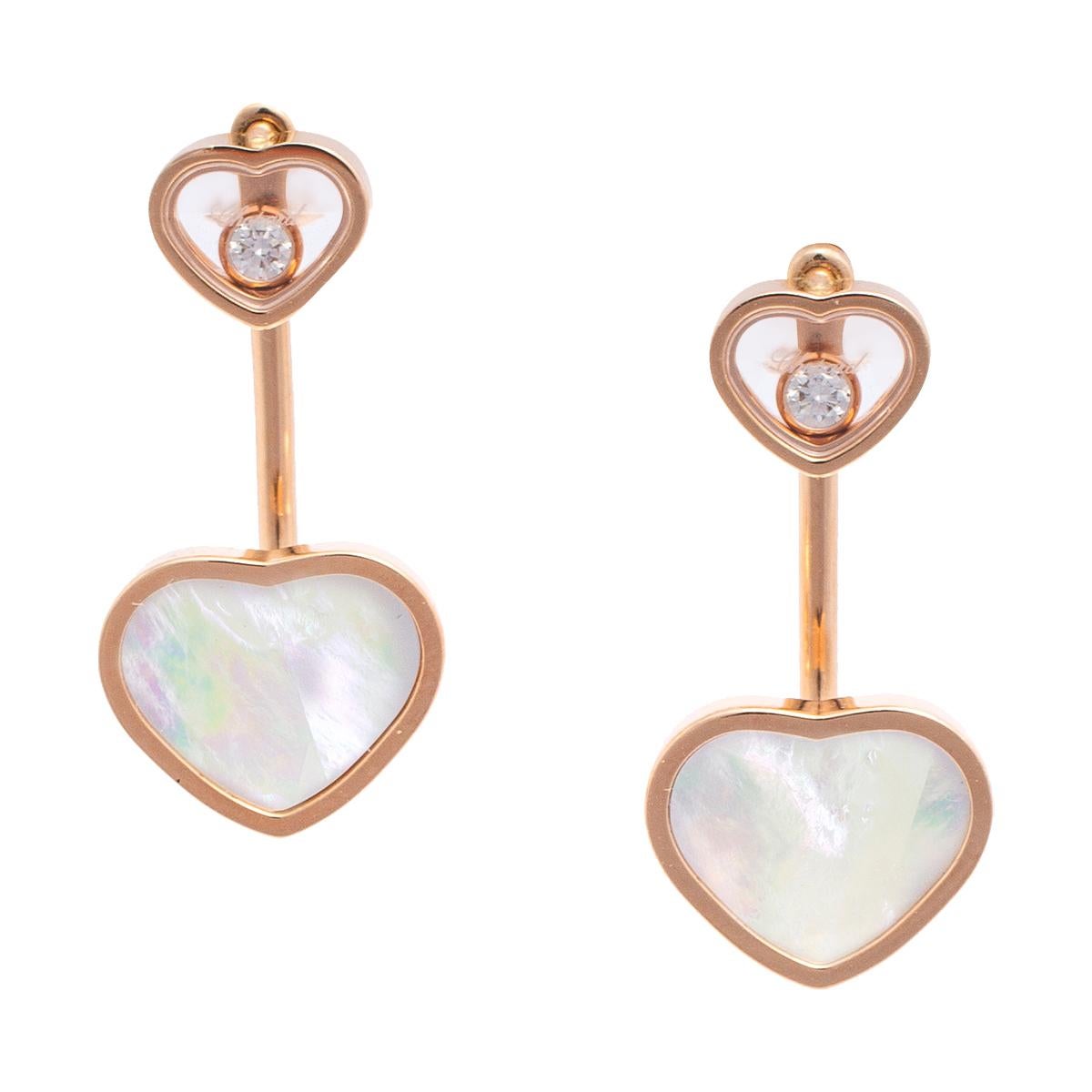 These Happy Hearts earrings by Chopard are suspended gracefully with delicate two graduating heart-shaped motifs crafted in 18k rose gold. While the smaller one holds a moving diamond within the sapphire crystal the bigger one is inlaid with Mother