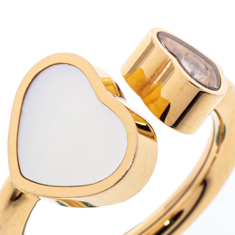 This lovely Happy Hearts ring from Chopard is a part of the brand's well-known Happy Diamonds collection. It comes crafted from 18K rose gold into a smooth band and features two hearts detailed on the edges. While the larger heart is inlaid with