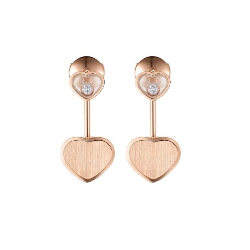 Co-President and Artistic Director Caroline Scheufele shares her vision of the James Bond Woman: a determined and courageous woman. She decided to reinterpret the Happy Hearts by filling the hearts with ethical rose gold. Gold is a leitmotif often