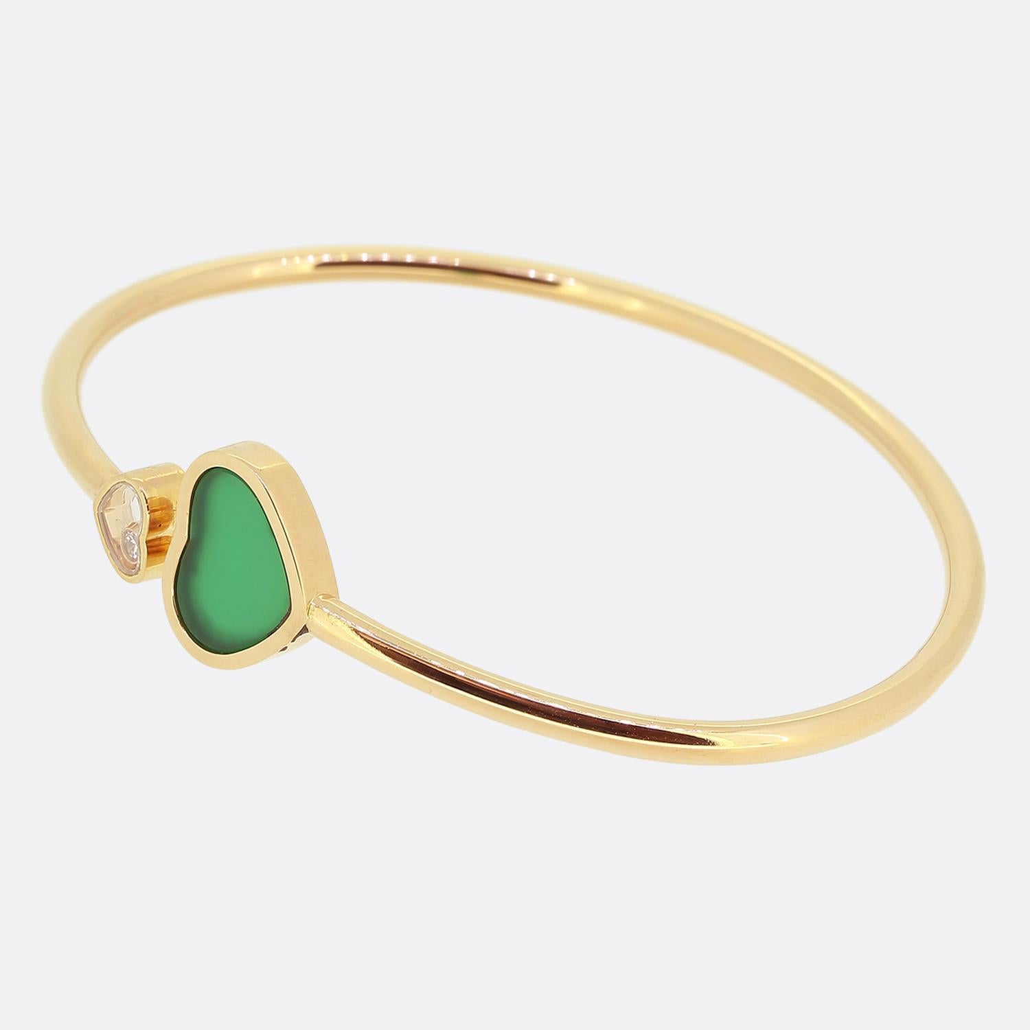 Here we have a charming bracelet from the world-renowned jeweller designer, Chopard. This piece has been crafted from 18ct yellow gold and features a neat rub-over set heart shaped green agate gemstone alongside Chopard's iconic floating diamond