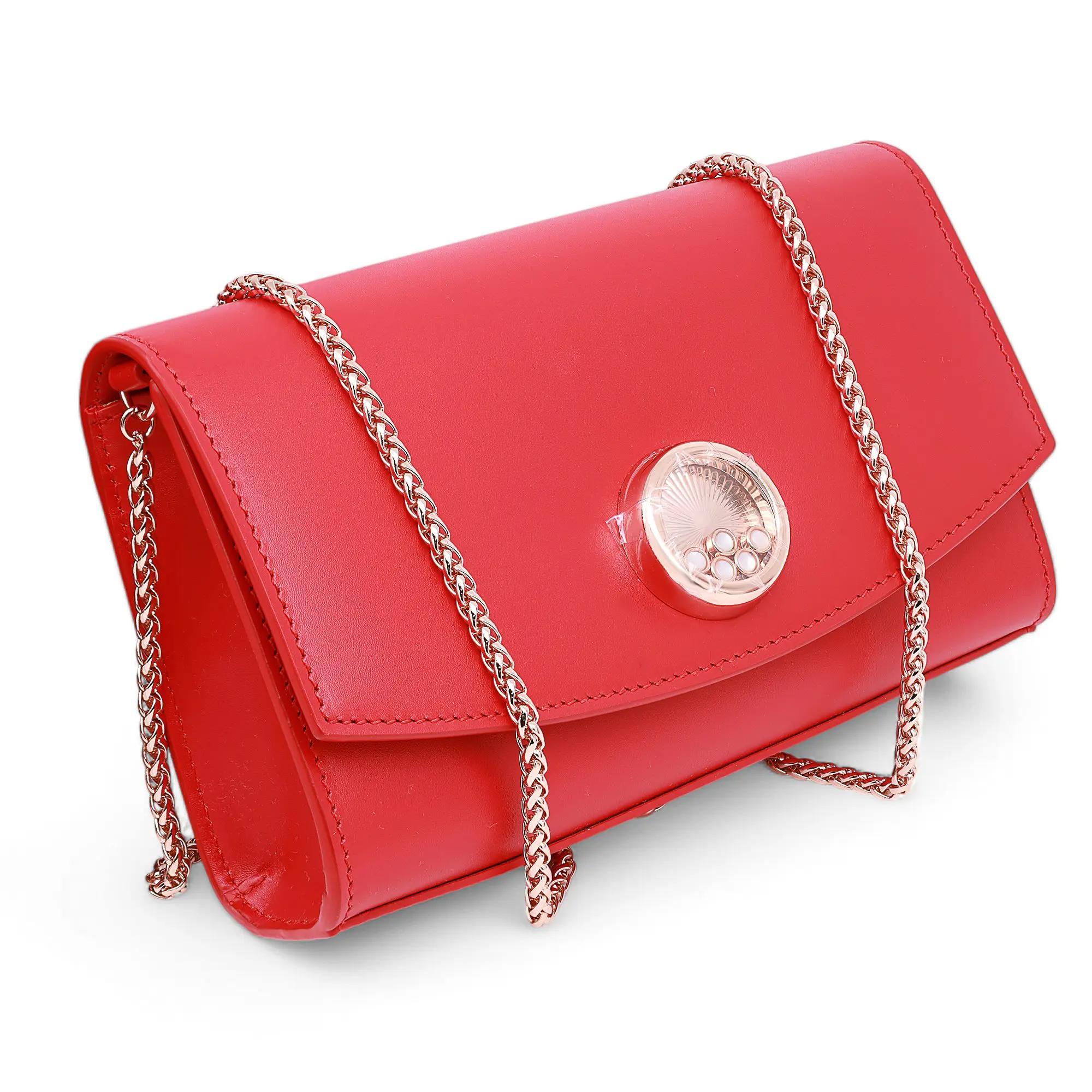 Bolso cruzado de piel roja con cabujones de nácar Happy Chopard 95000-1092 en Nuevo estado para la venta en New York, NY