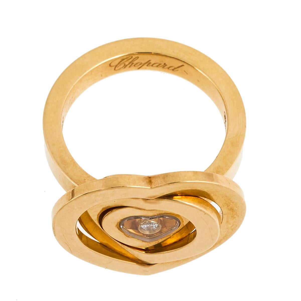 A collection loved by fashion lovers all around, the Chopard Happy Spirit collection brings out this beautiful ring for you to flaunt. Flawlessly constructed in 18K yellow gold, this ring features three graduating hearts at the head with a floating