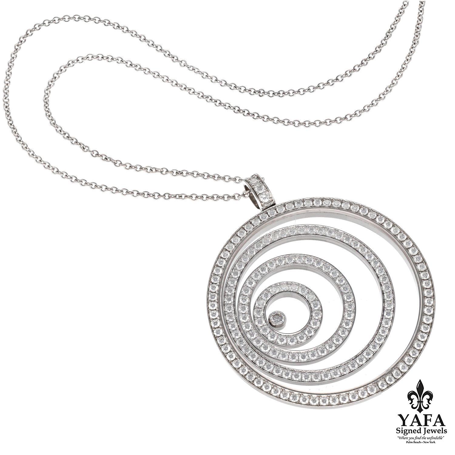 In 1976, Chopard's workshops created Happy Diamonds, which convey a contagious flow of joyful living. Diamonds are set aglow, dancing in smooth concentric movements. This dance presents a playful and invigorating display in which freedom and light
