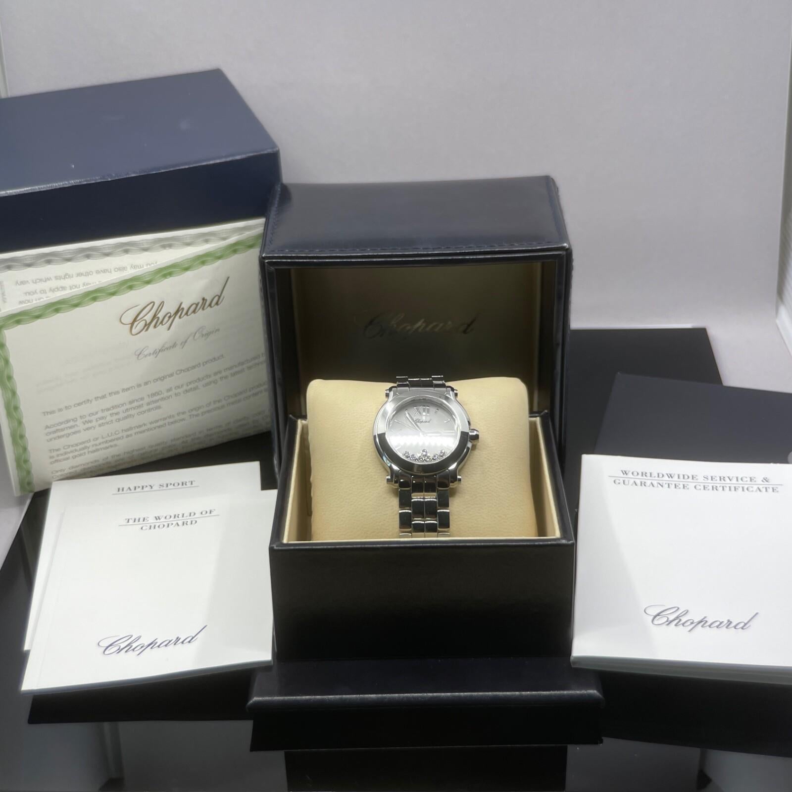 Orologio Chopard Happy Sport 36mm Steele, Ref. 8475 - Set completo con scatola e documenti

Icone senza tempo del lusso giocoso, questo orologio Chopard Happy Sport presenta sette diamanti fluttuanti che danzano liberamente su un classico quadrante