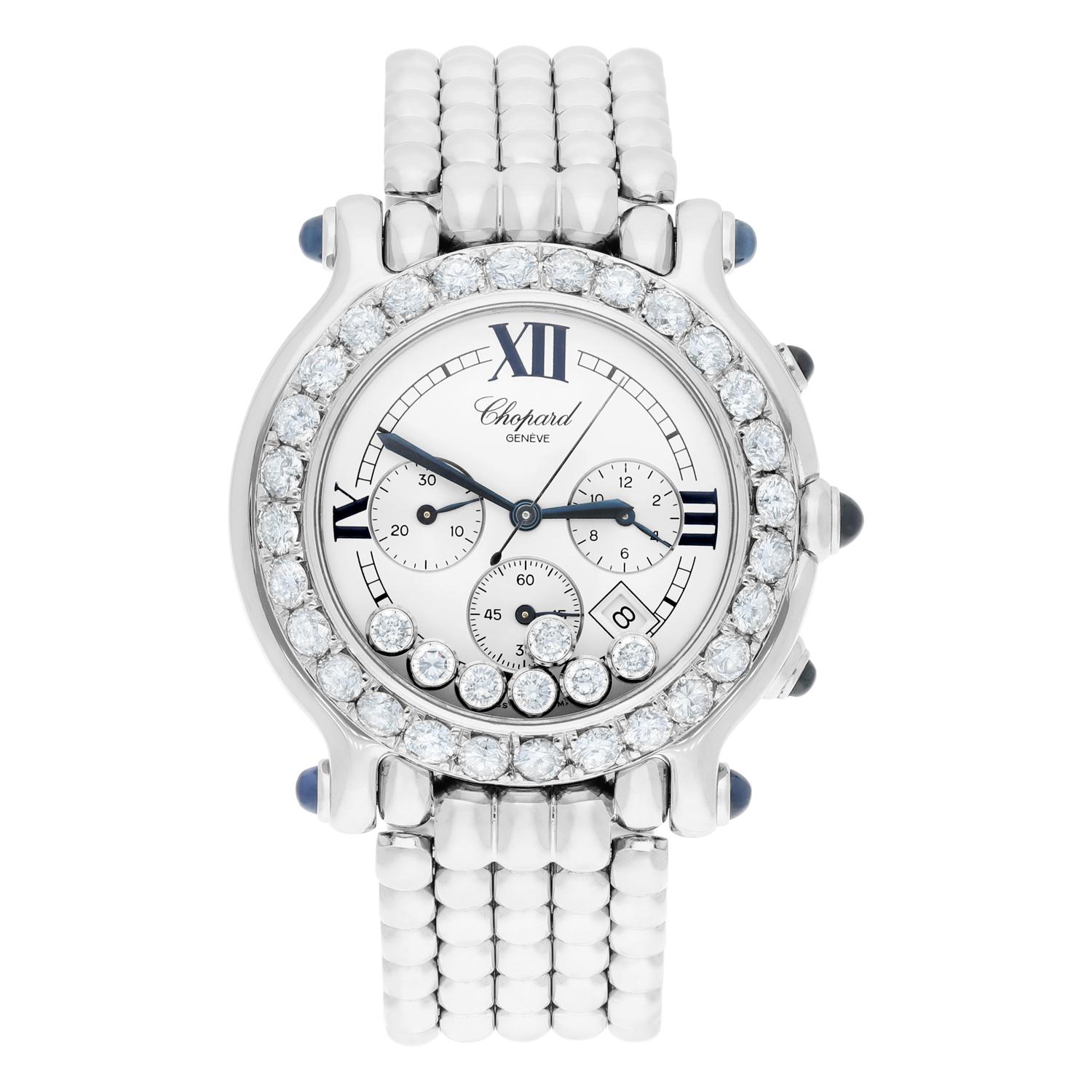 Cette montre-bracelet chronographe Chopard Happy Sport est l'accessoire de luxe idéal pour les femmes. Elle présente un superbe cadran rond blanc avec chiffres romains, 7 diamants flottants d'usine à l'intérieur et une lunette en diamants sertis sur
