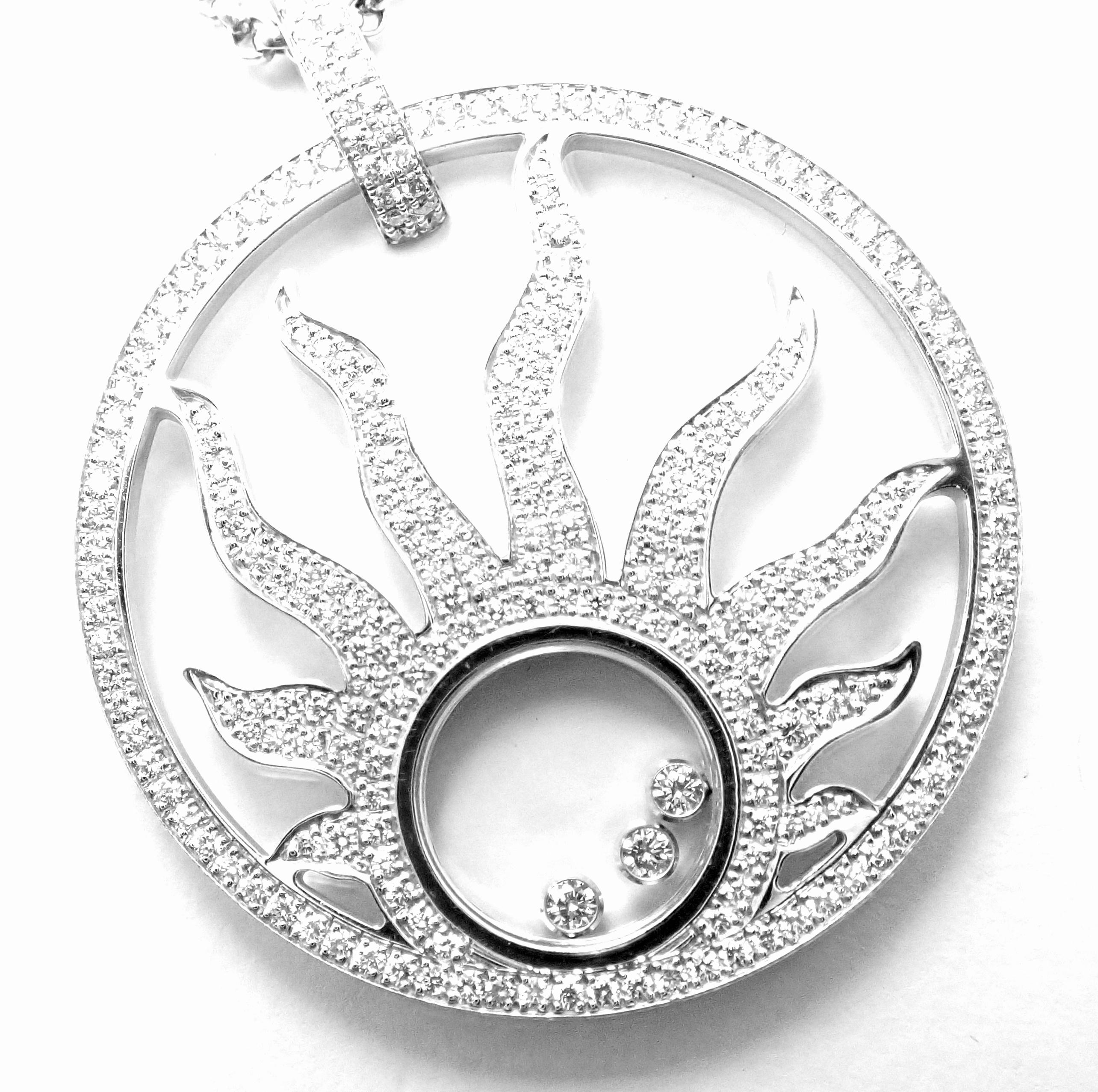 Grand collier pendentif Chopard Happy Sun en or blanc et diamants Neuf - En vente à Holland, PA