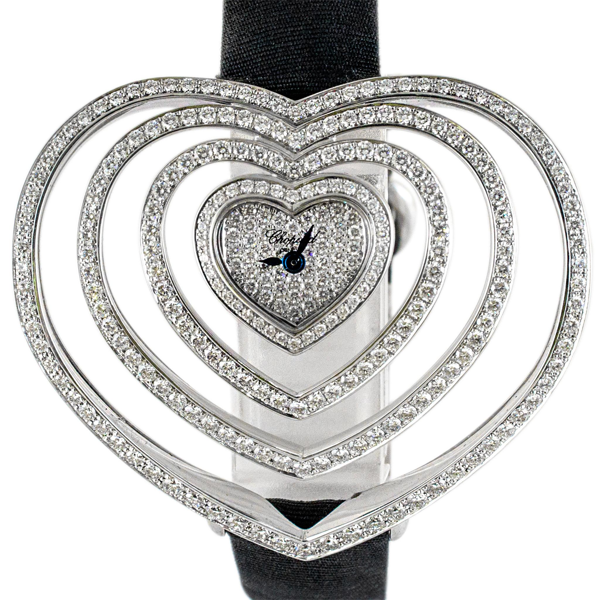 Marke: Chopard

Geschlecht: Damen

Metall Typ: 18K Weißgold

Durchmesser: 48,00 mm 

Gewicht: 44,69 Gramm

Eine Damenarmbanduhr aus 18 Karat Weißgold mit Diamanten von Chopard aus der Schweiz mit Originalbox. Die Marke 