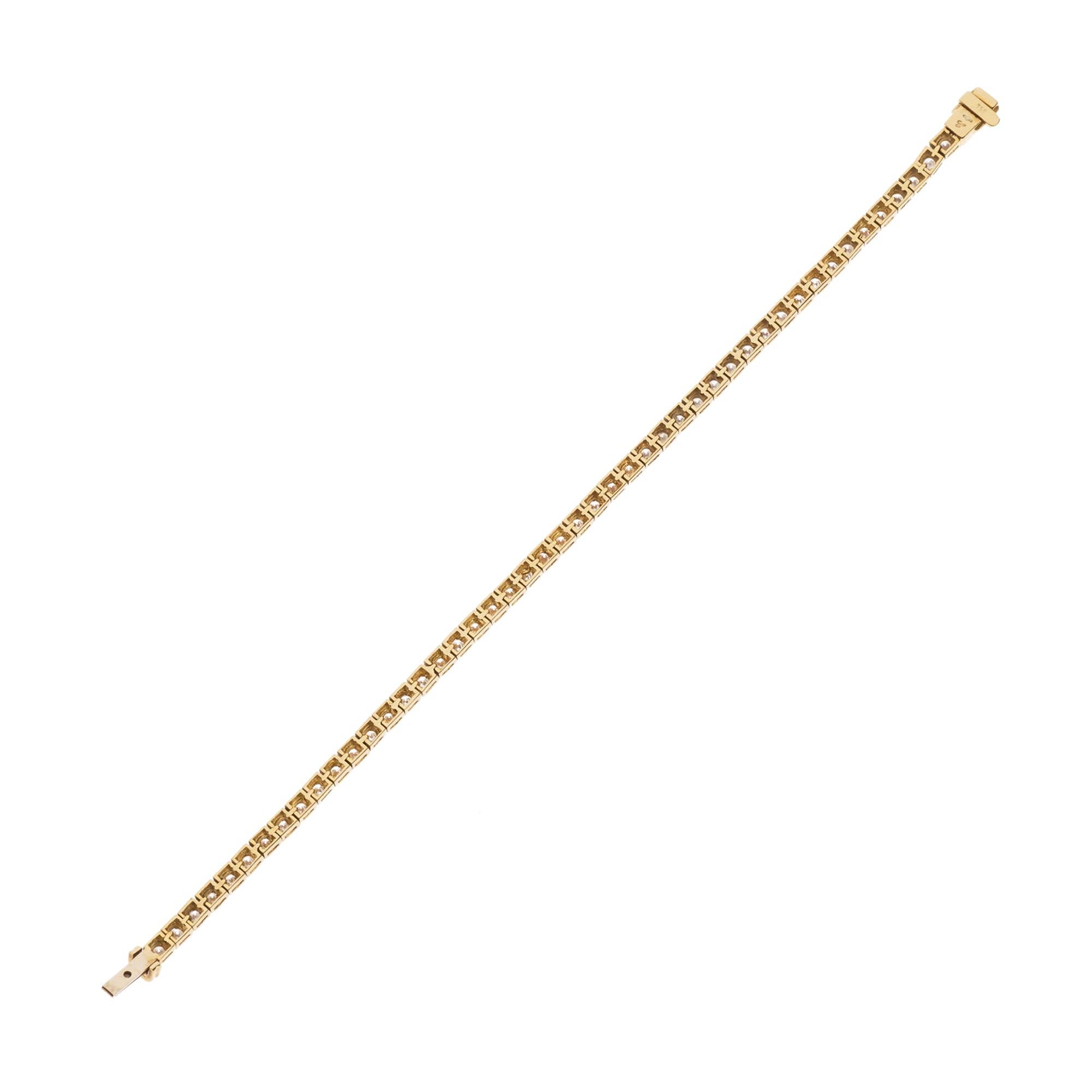 The Chopard diamond tennis bracelet in 18k yellow gold is an emblem of sophistication and timeless elegance, a masterpiece designed for those who appreciate the finer things in life. This exquisite piece harmoniously blends the lustrous warmth of