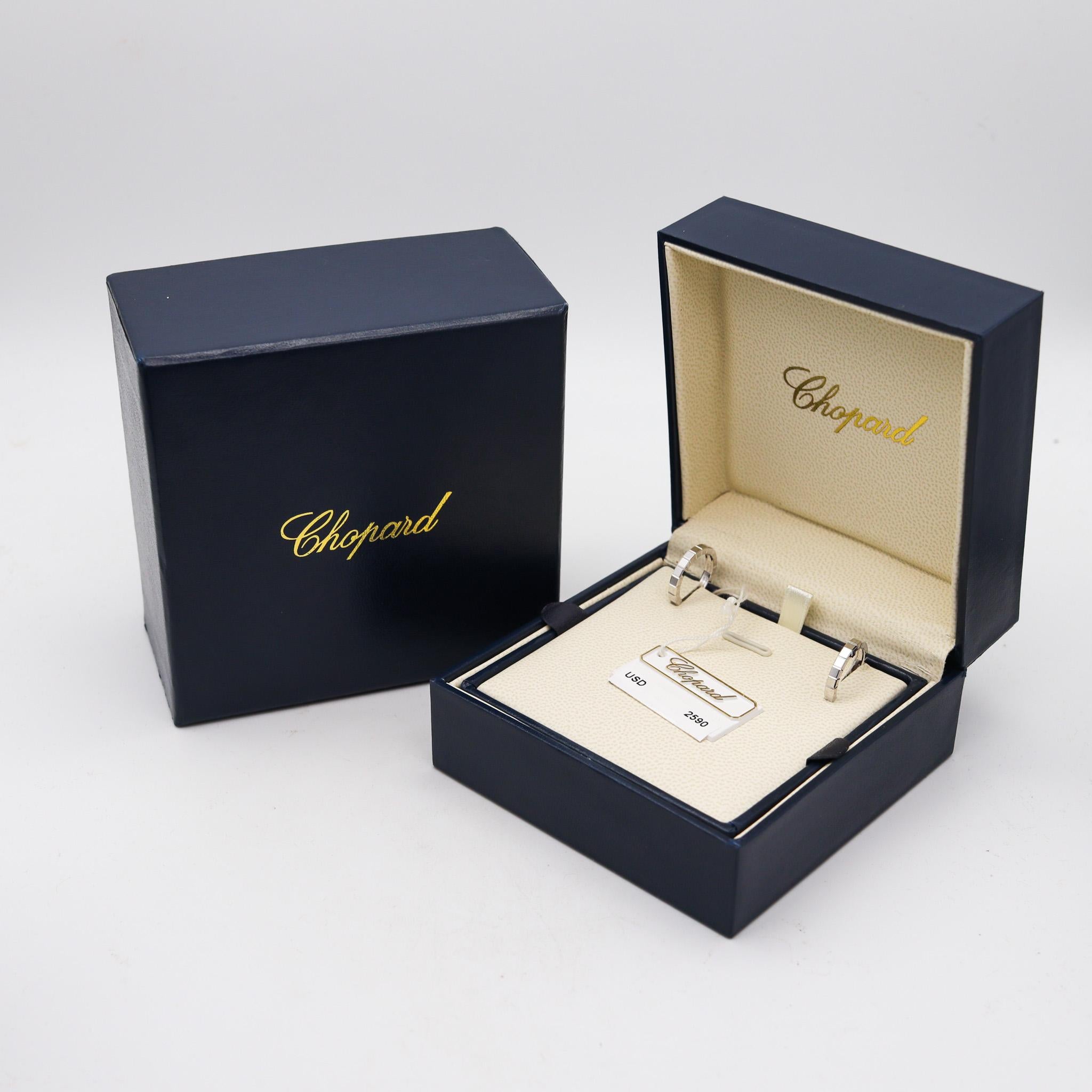 Orecchini a cerchio a cubo di ghiaccio Chopard in oro bianco massiccio 18Kt con scatola e cartellini in vendita 3