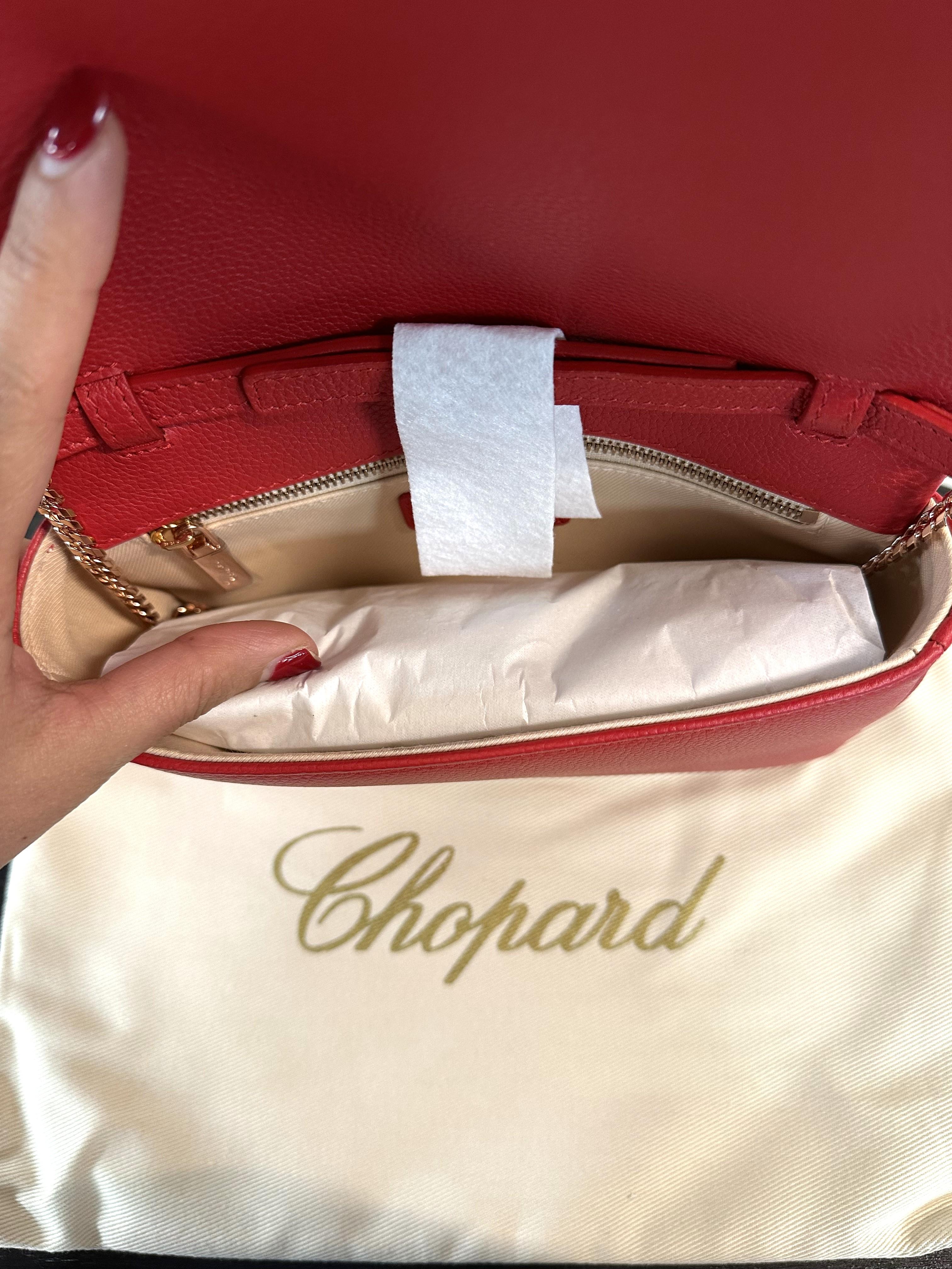 Chopard Cubo de hielo, Mini bolso Crossbody de cadena de piel granulada roja 95000-1105 en venta 1