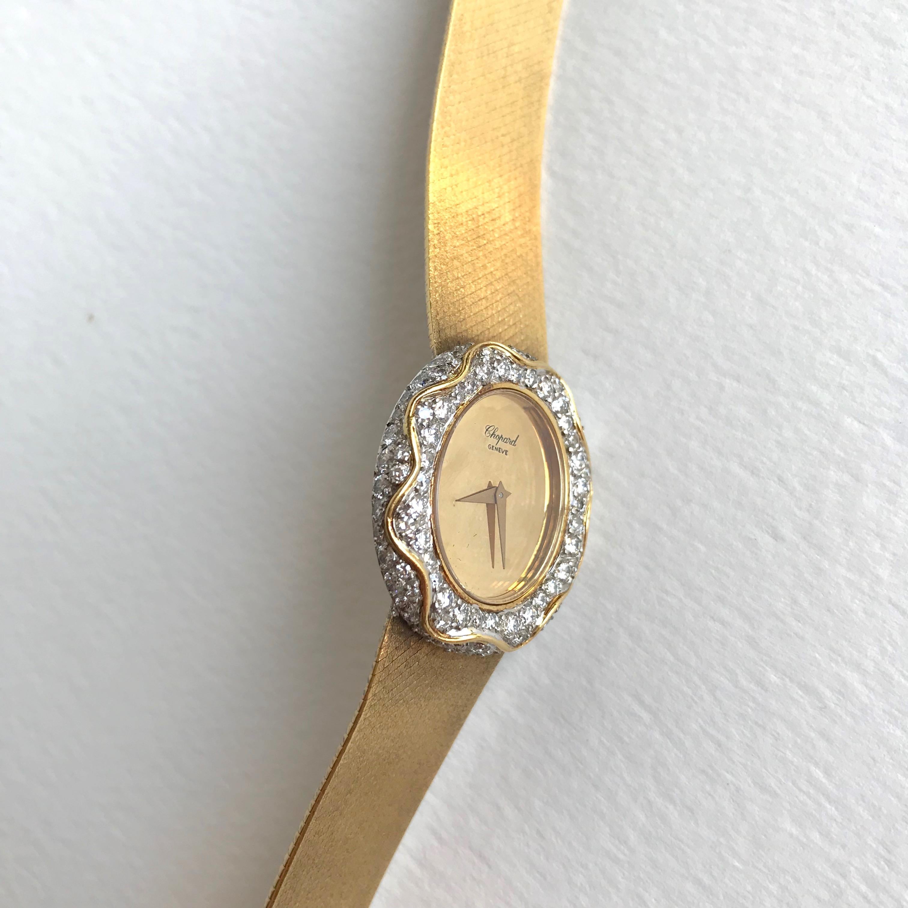 CHOPARD Woman's bracelet watch in 18 Kt yellow Gold and diamonds from the house of KUTCHINSKY.
Diamonds total weight: 1.60 carats
Vintage watch from the 1960s Length: 16.5 cm Width: 1.5 cm Dial: 2.5 x 2.8 cm Signed on the back: Kutchinsky 
Numbered.