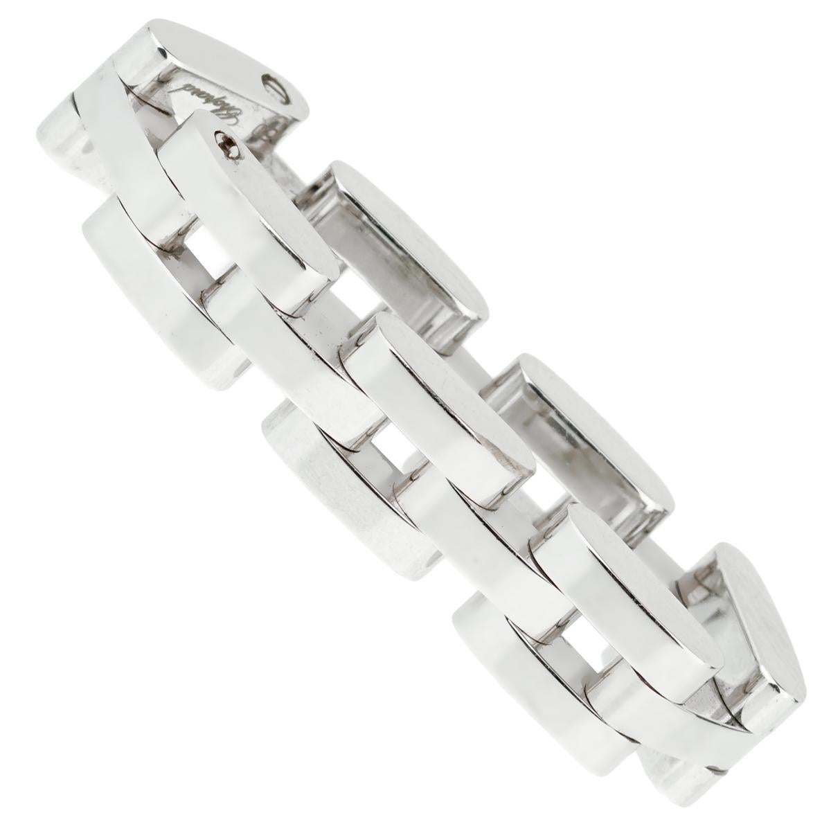 Un favoloso anello Chopard Les Chaines con 3 file flessibili in oro bianco 18 carati. Questo design classico è perfetto per essere indossato tutti i giorni.

Taglia 5 3/4
Sku: 1730