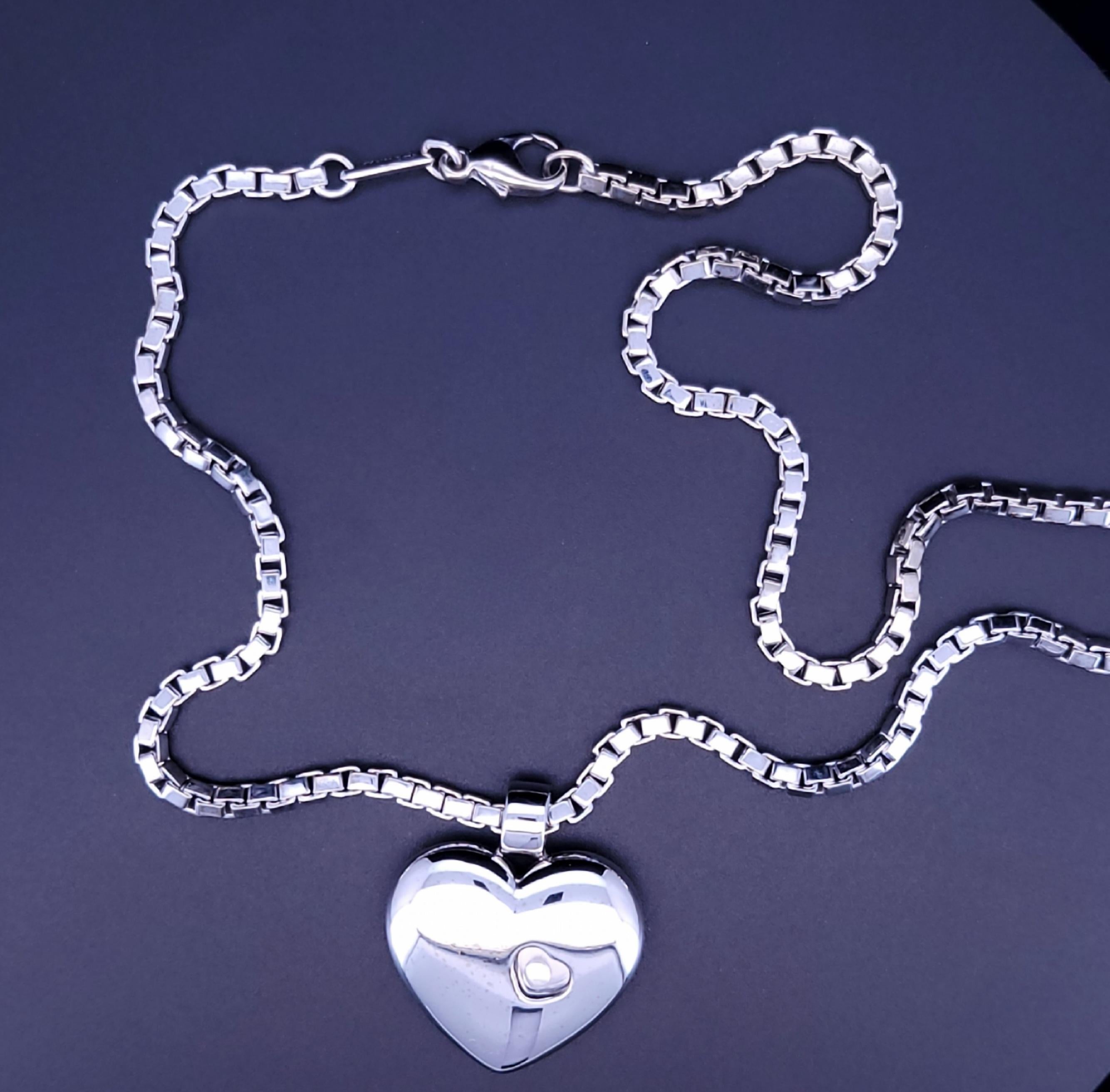 Chopard Love Happy Collana di diamanti in oro bianco 750 18 carati con catena da 17 pollici in vendita 2
