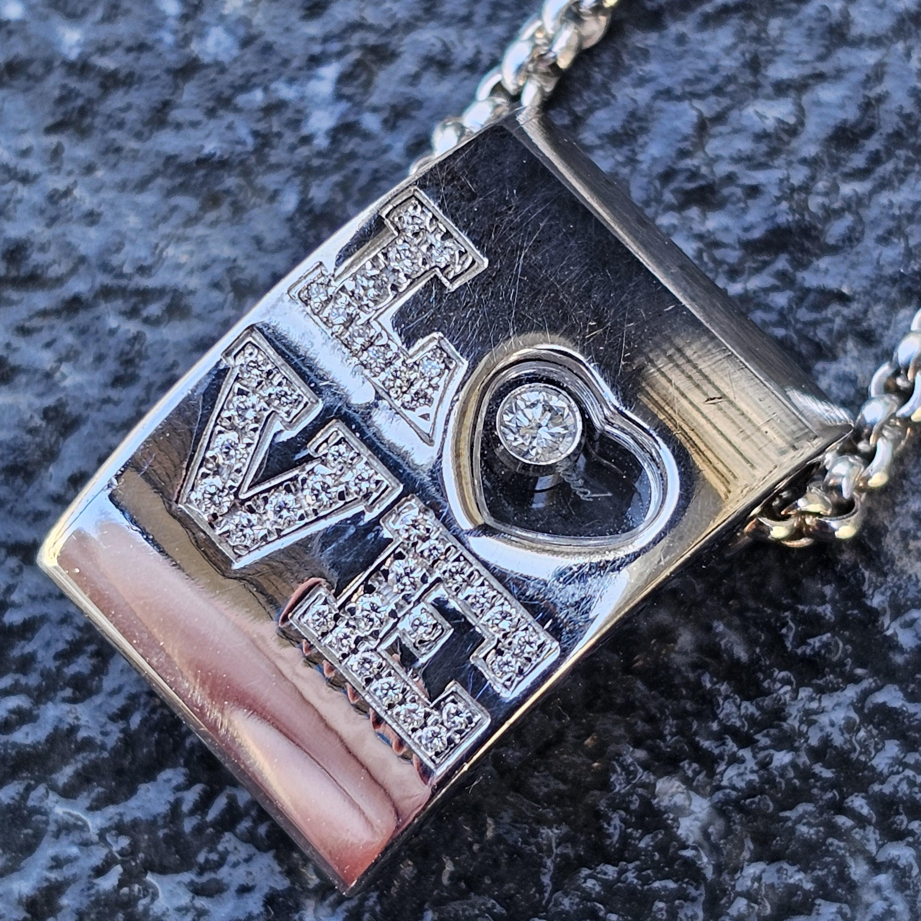 Chopard LOVE Happy Diamond Pendentif carré en or blanc 18 carats avec chaîne de 16,75 pouces en vente 2