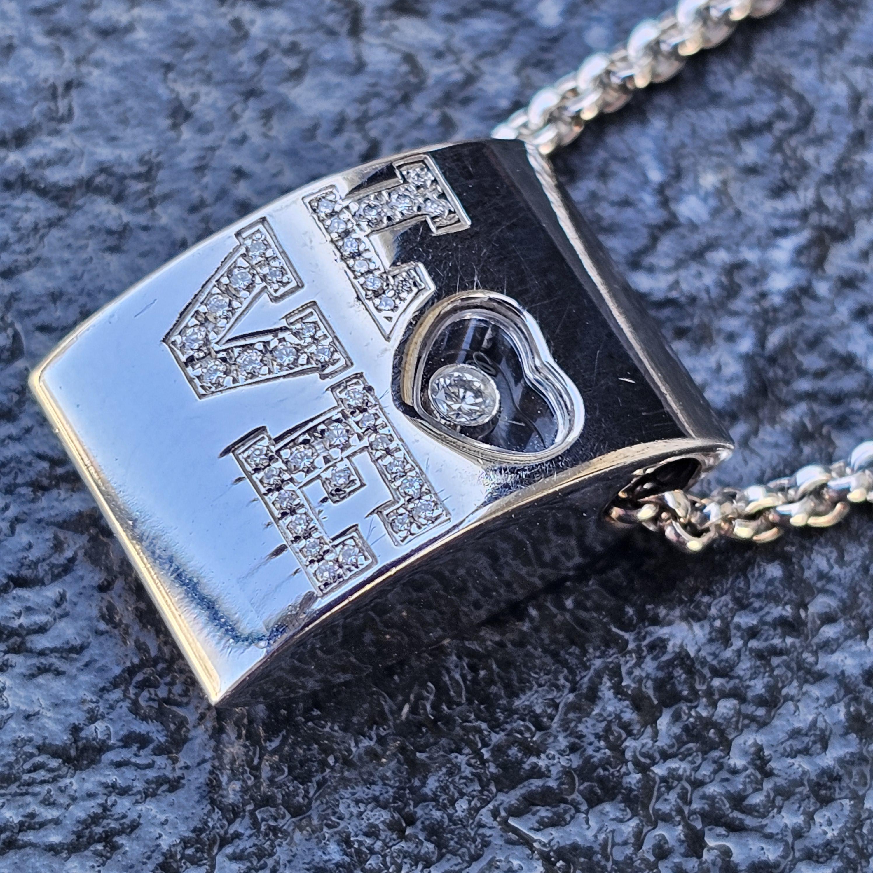 Chopard LOVE Happy Diamond Pendentif carré en or blanc 18 carats avec chaîne de 16,75 pouces en vente 3