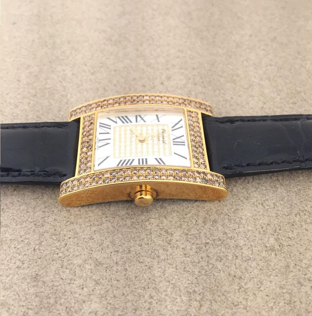 Gelbgolduhr von Chopard aus Perlmutt und Diamanten 17/3451/55 im Zustand „Neu“ im Angebot in Wilmington, DE