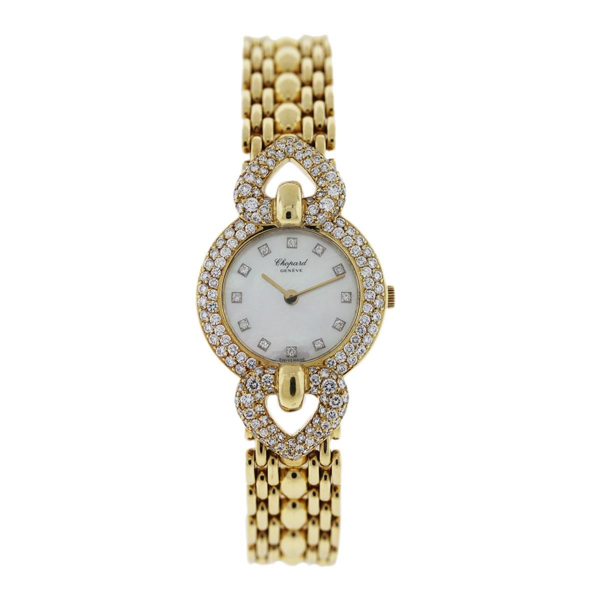 18 Karat Uhr von Chopard mit Perlmutt-Diamant-Zifferblatt, auf Lager Damen im Angebot