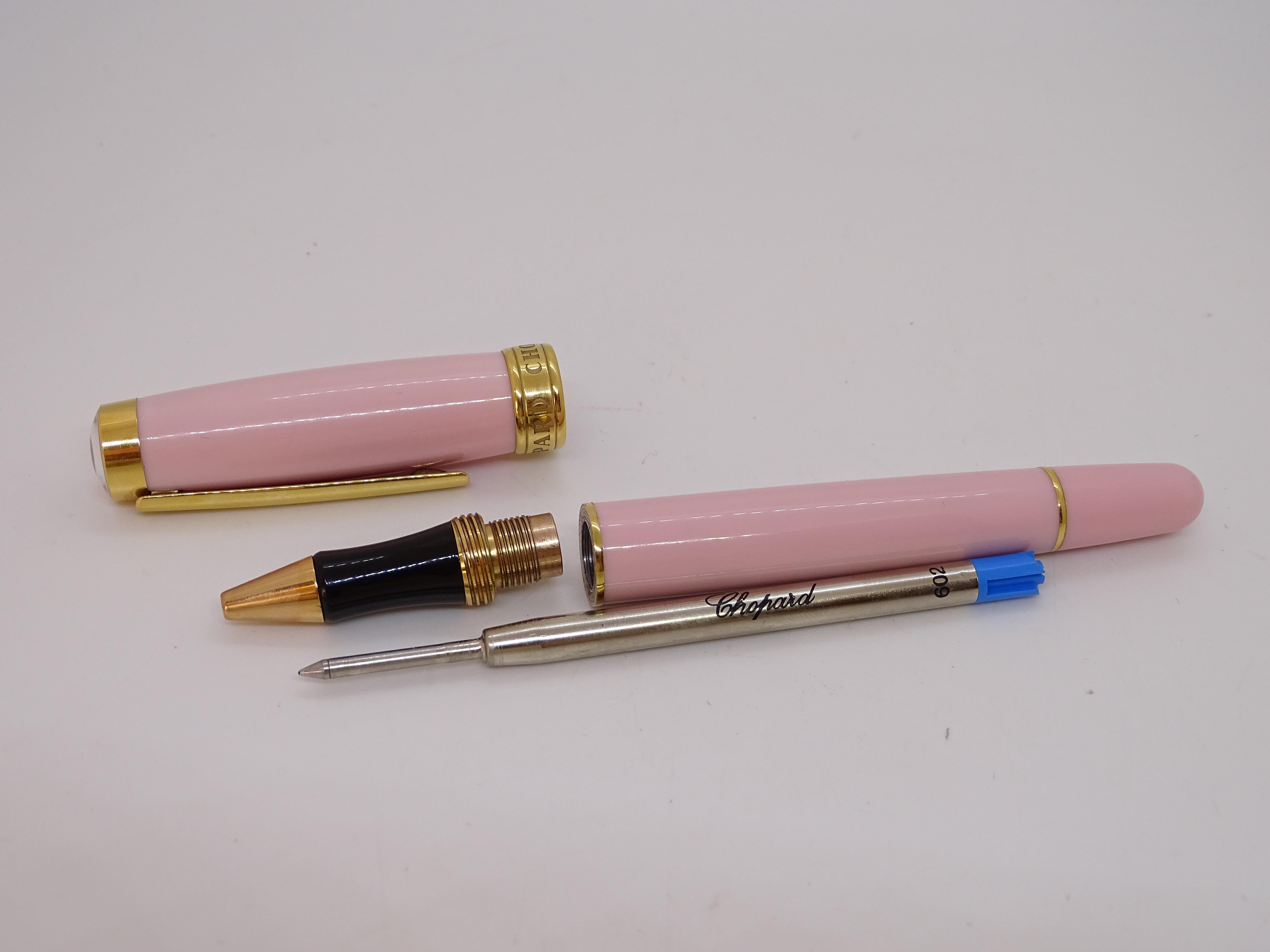Chopard Pink Diamants “Happy fish” ballpoint pen pink resin, gold plated in vendita 3