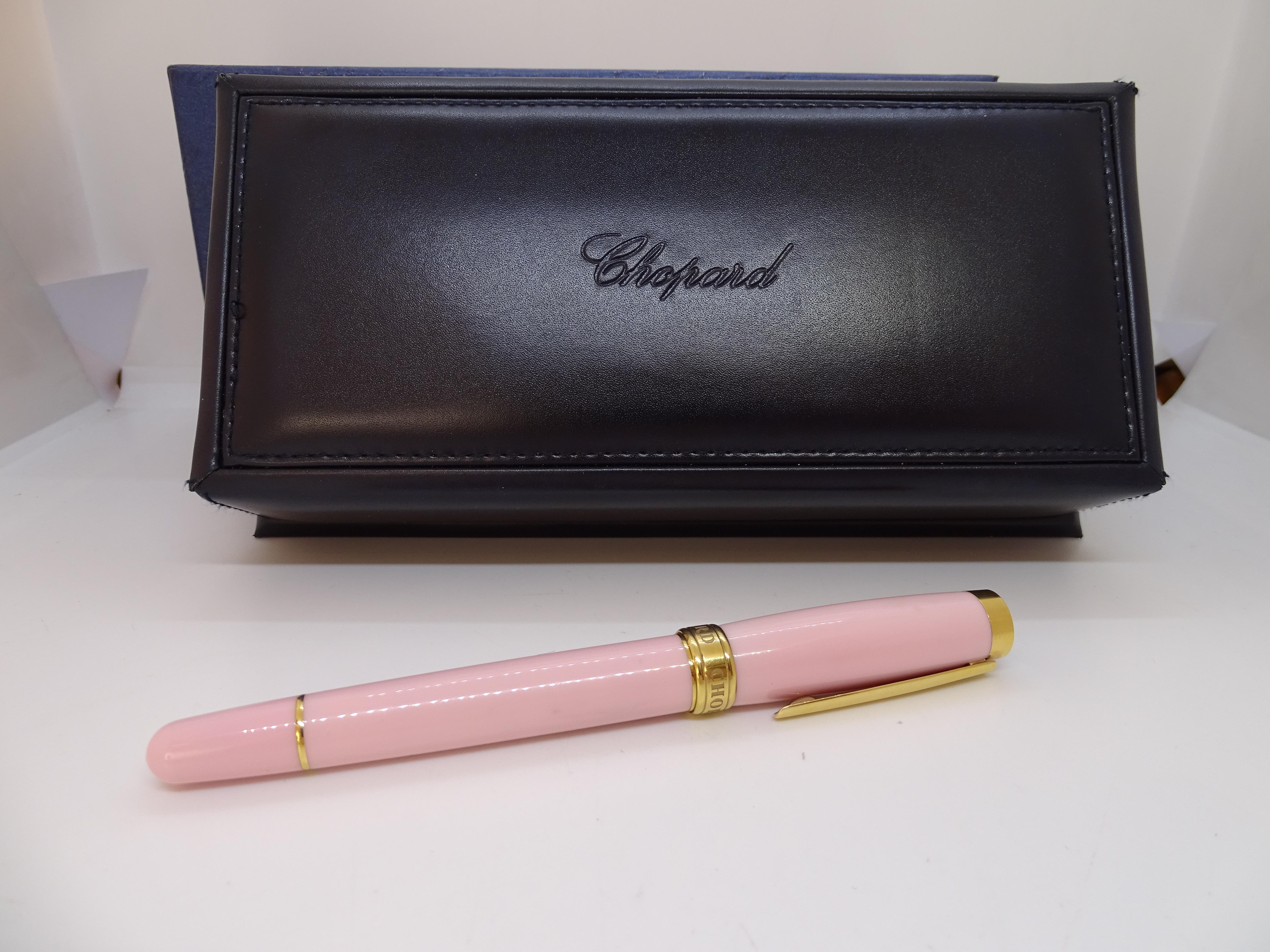 Chopard Pink Diamants “Happy fish” ballpoint pen pink resin, gold plated In condizioni buone in vendita a Valladolid, ES