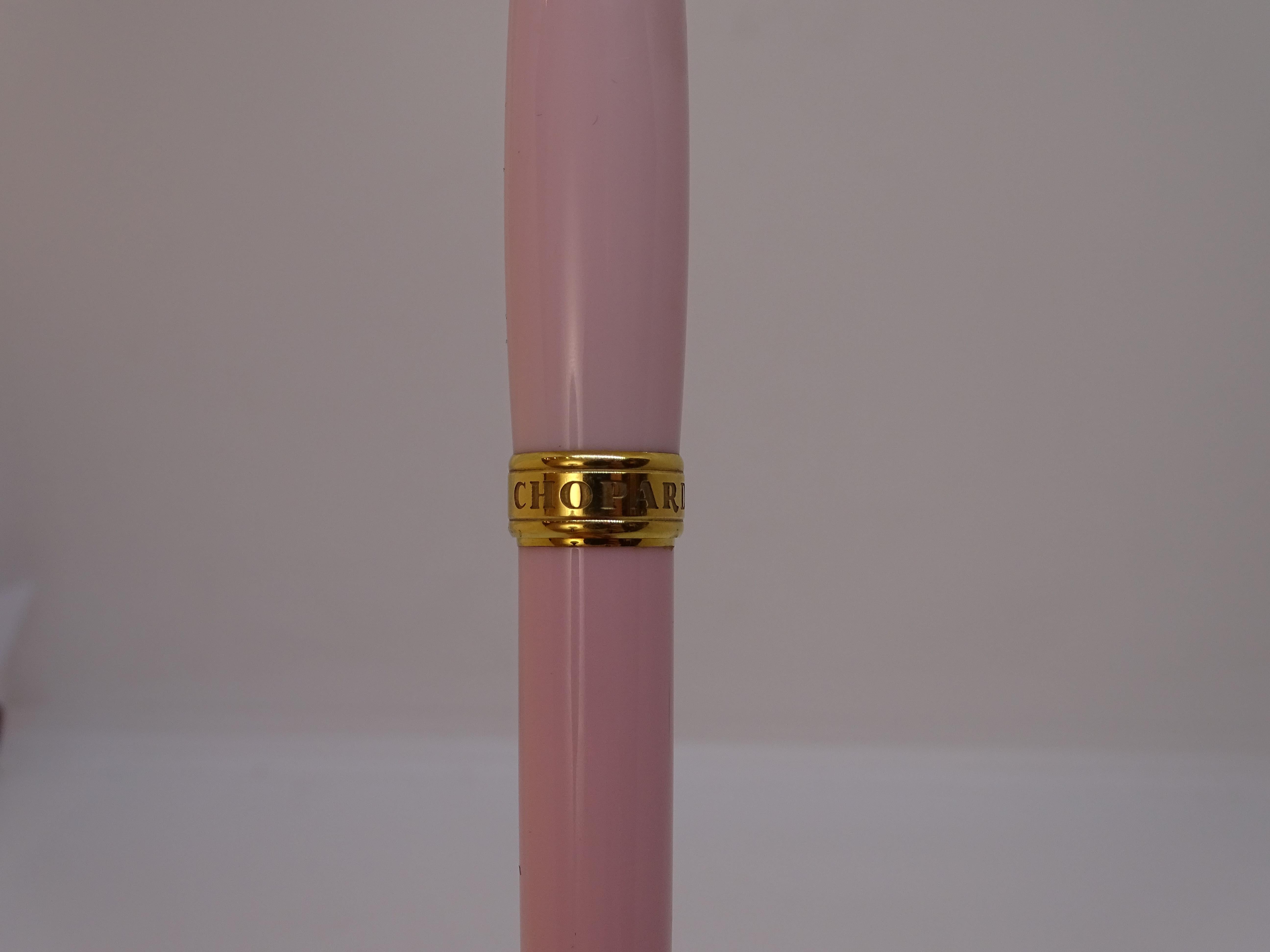 Chopard Pink Diamants “Happy fish” ballpoint pen pink resin, gold plated in vendita 1