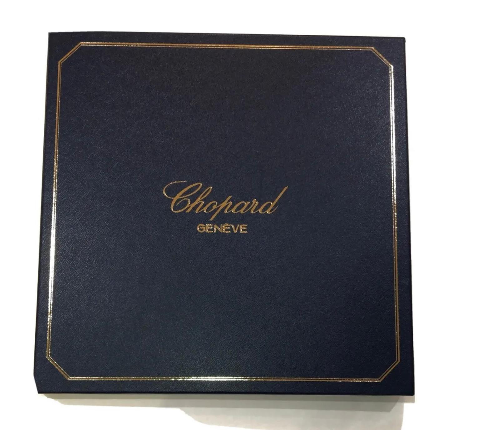 Chopard Seidenschal Foulard Logos Beige W / Weiß Chamrocks und Chopard C's im Angebot 1