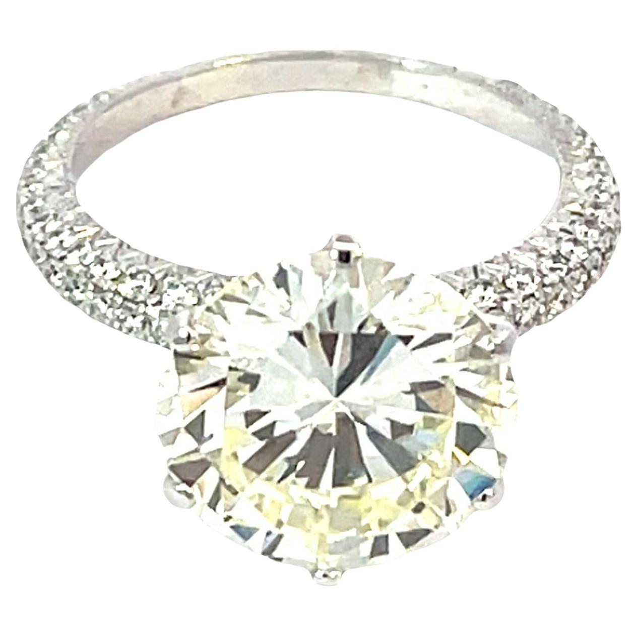 Platinring im Chopard-Stil mit 5,31 Karat Diamant im Brillantschliff und Pavé-Band im Angebot