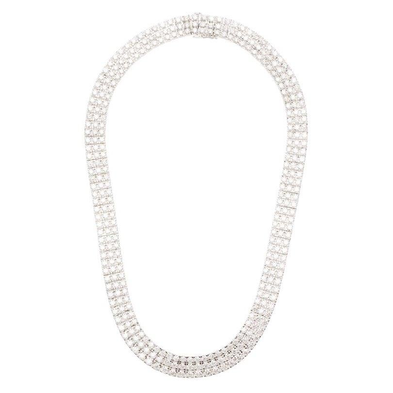 This necklace and earring set is the epitome of Chopard’s luxurious style. The set is excellently crafted in F-G color and IF-VVS clarity. The approximate total weight of the necklace is 34.39 carat and for the earrings is 4.74 carat. The simple
