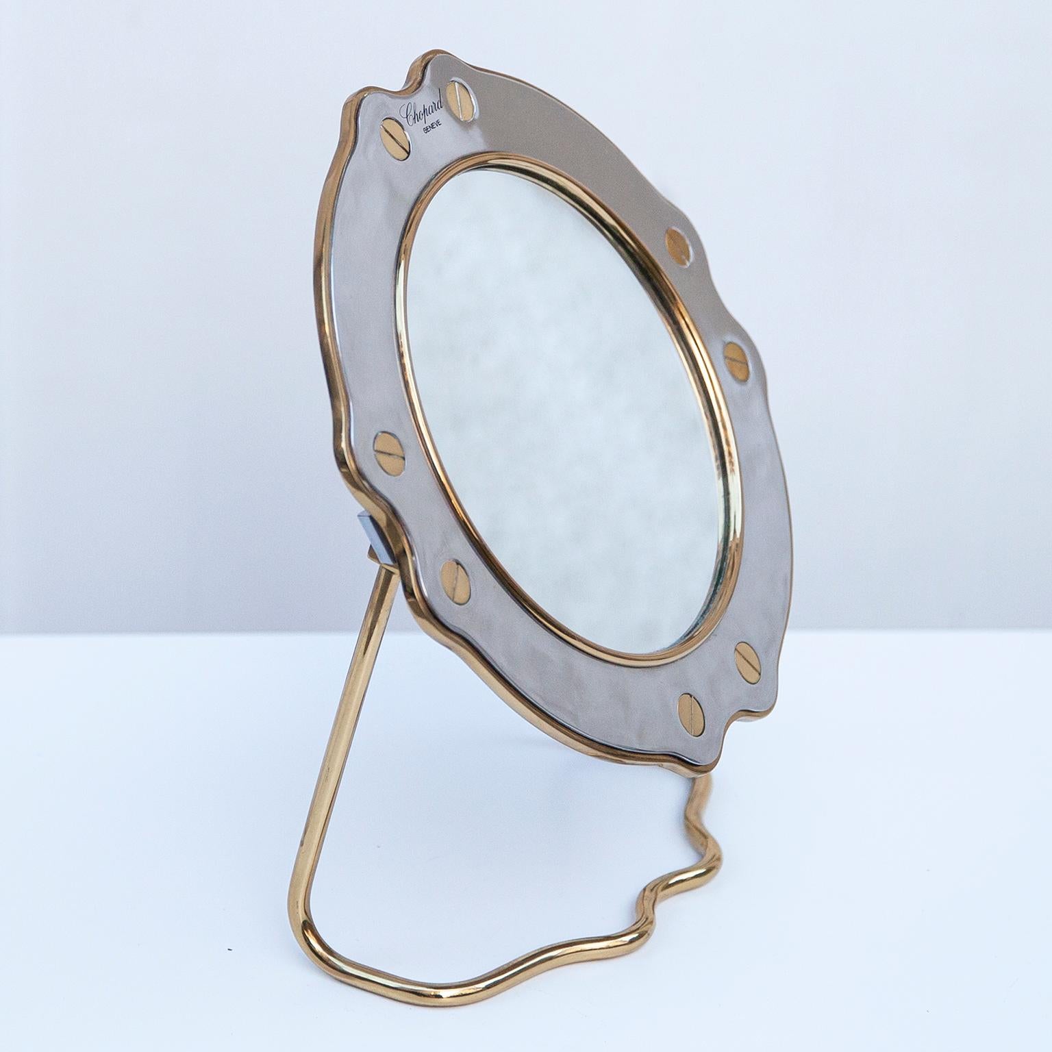 Very rare vintage vanity table mirror made in chrome and brass in the typical Chopard St.Moritz design.

Measures: 30 H x 26 B x 10 D cm.