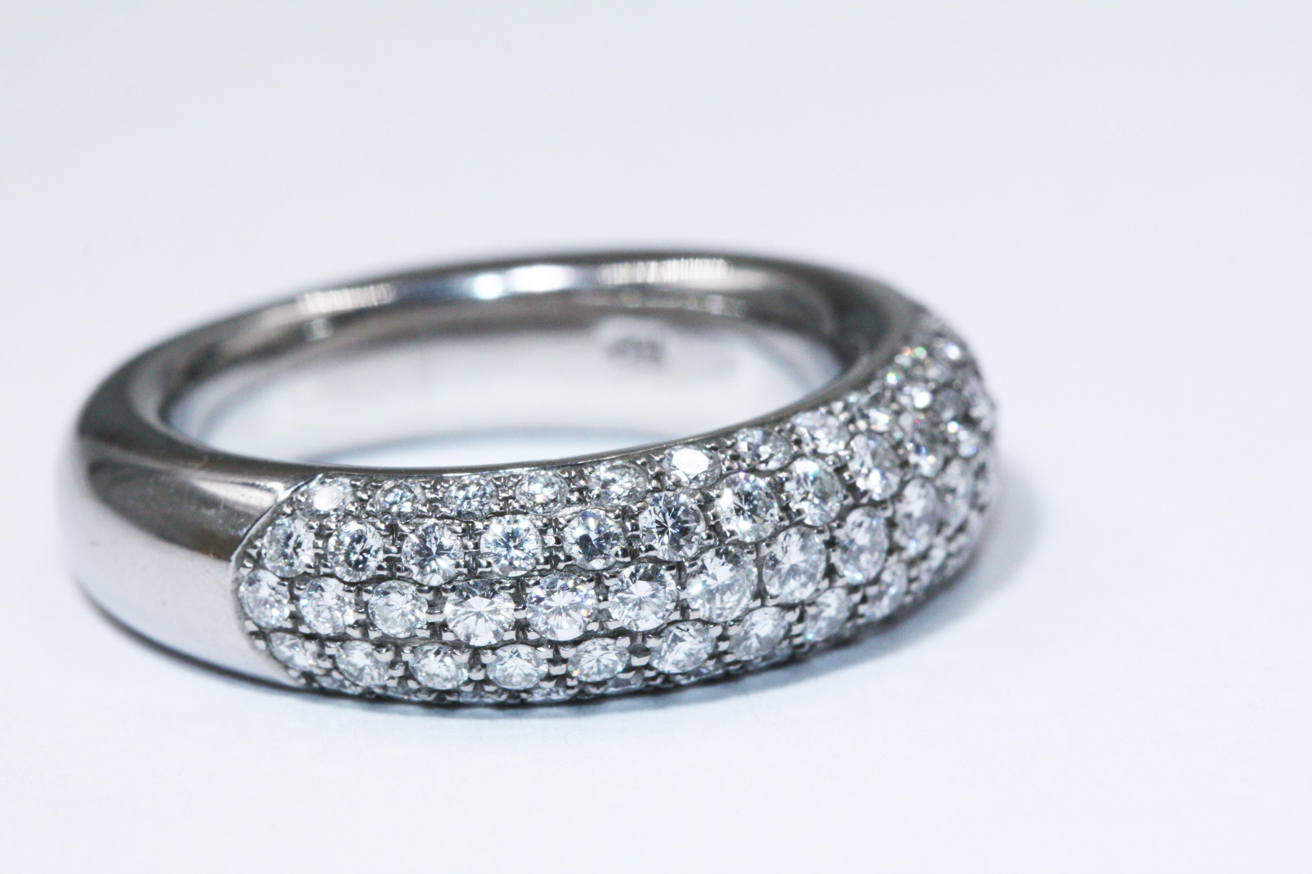Chopard White Gold Diamonds Ring In Excellent Condition For Sale In New York, NY
