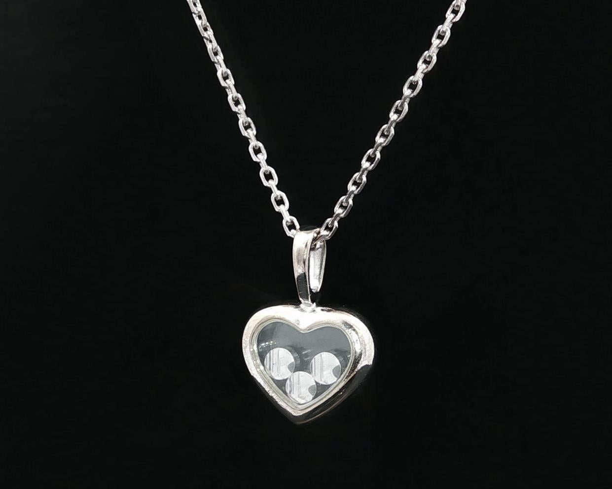Chopard Collana con ciondolo a cuore in oro bianco con diamante e rubino Happy Diamond Icon in vendita 5
