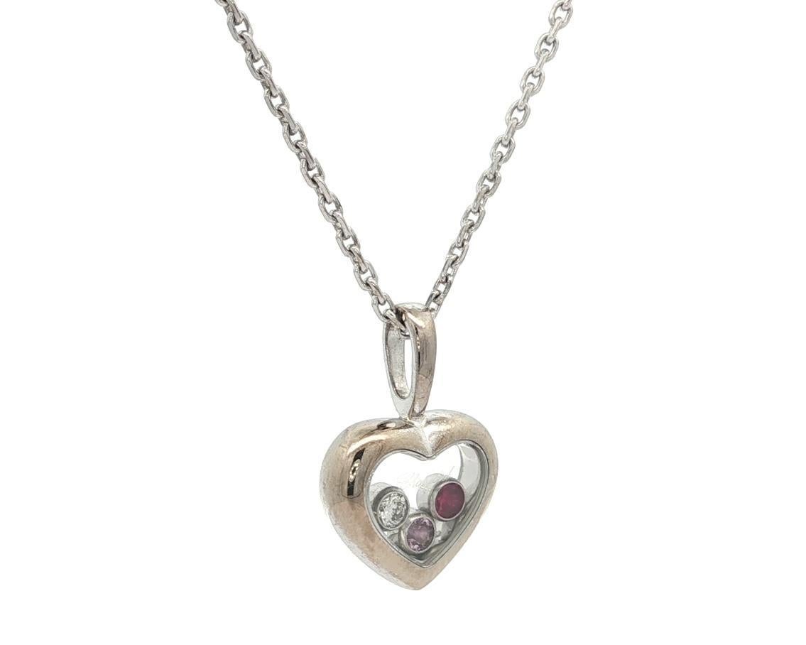 Taglio brillante Chopard Collana con ciondolo a cuore in oro bianco con diamante e rubino Happy Diamond Icon in vendita