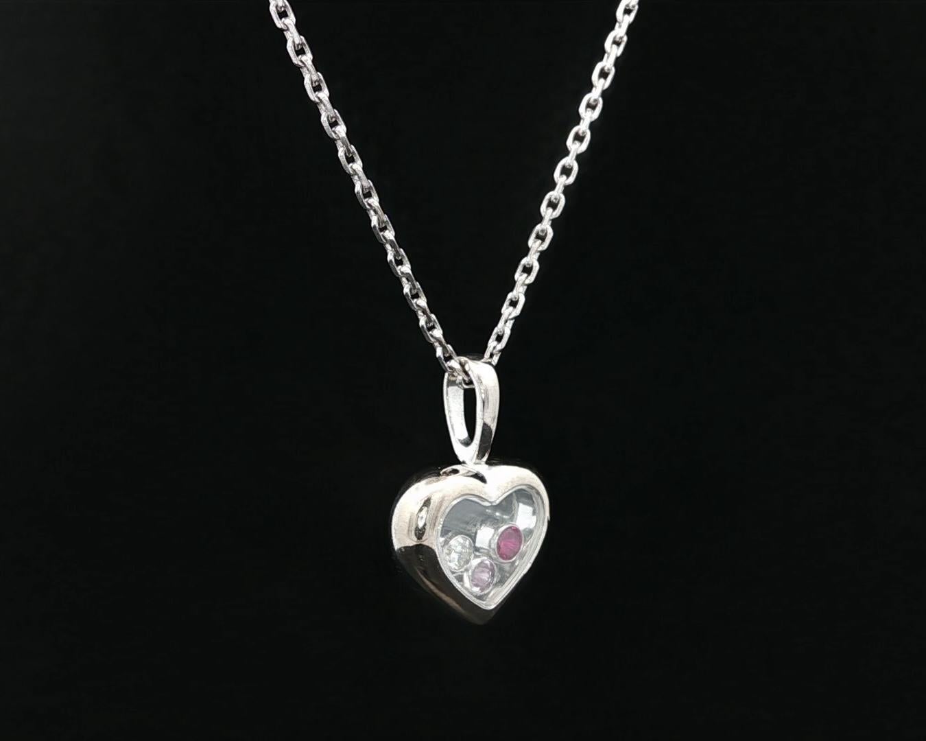 Chopard Collana con ciondolo a cuore in oro bianco con diamante e rubino Happy Diamond Icon in vendita 2
