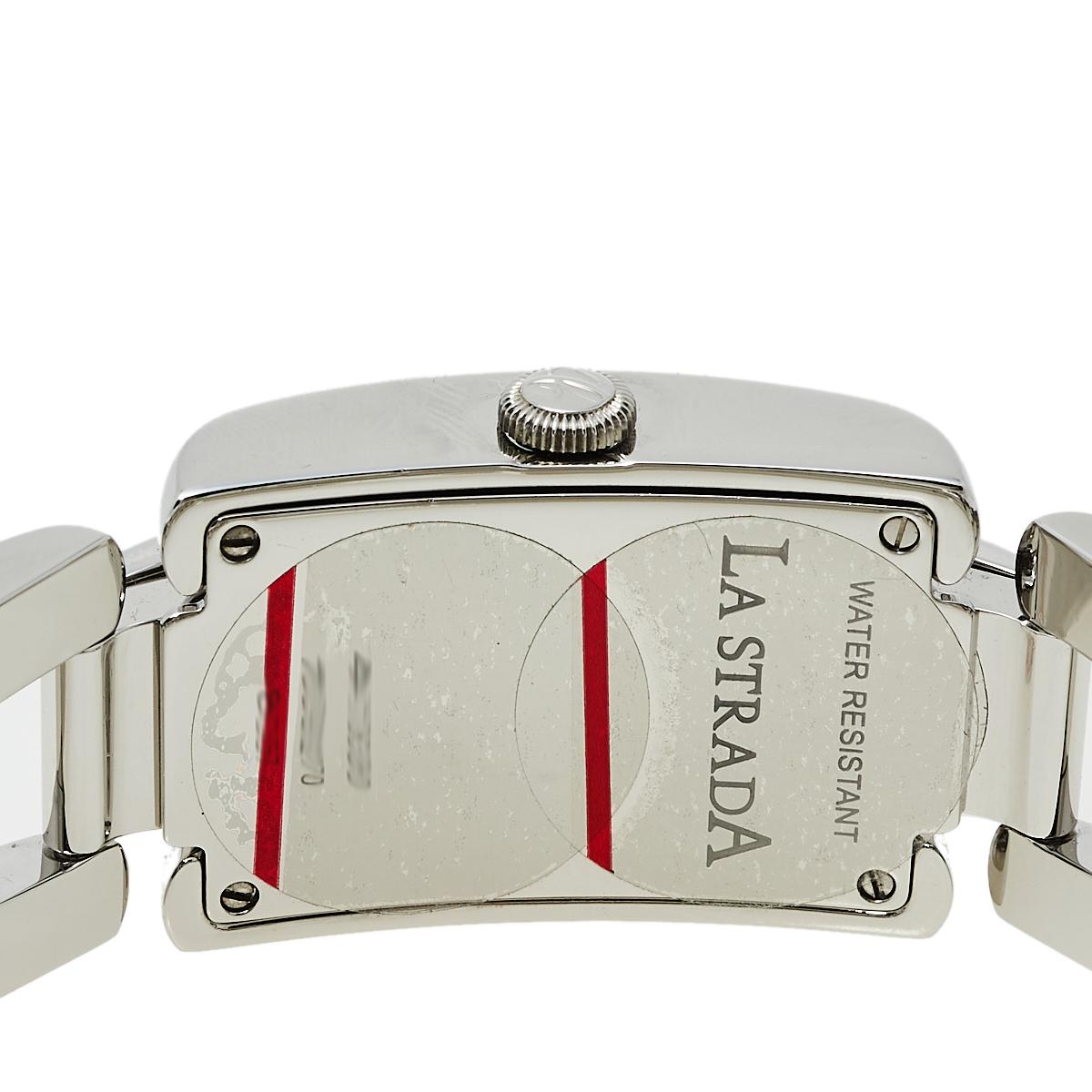 Chopard paid tribute to the legends of the 1950s Italian cinema and to the timeless beauty of women with the La Strada collection. This elegant and charming watch from the collection comes with a white dial housing roman numerals and a subdial. The