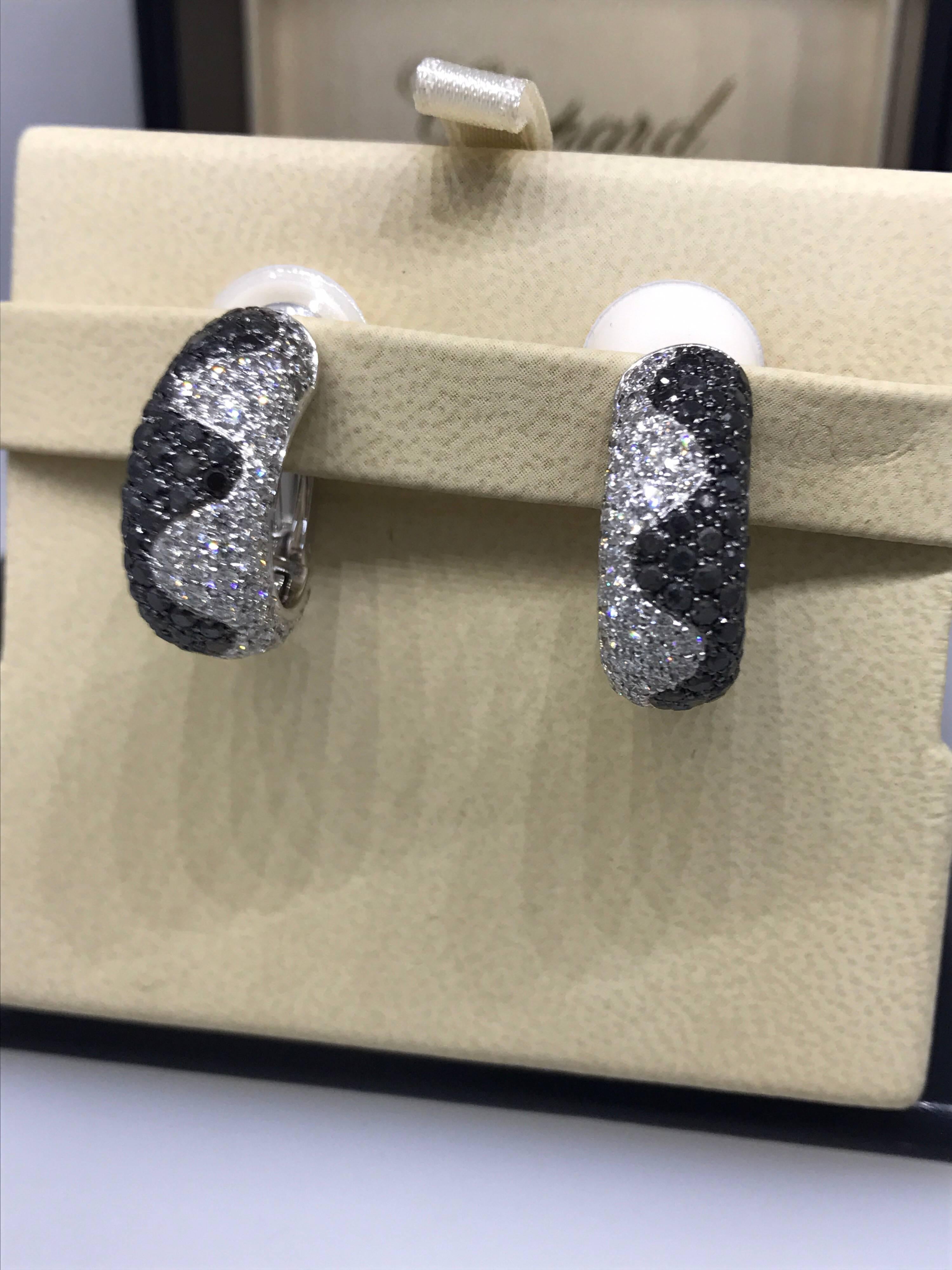 Chopard Women's 18 Karat White Gold Black and White Diamond Earrings 84/4102 For Sale 1