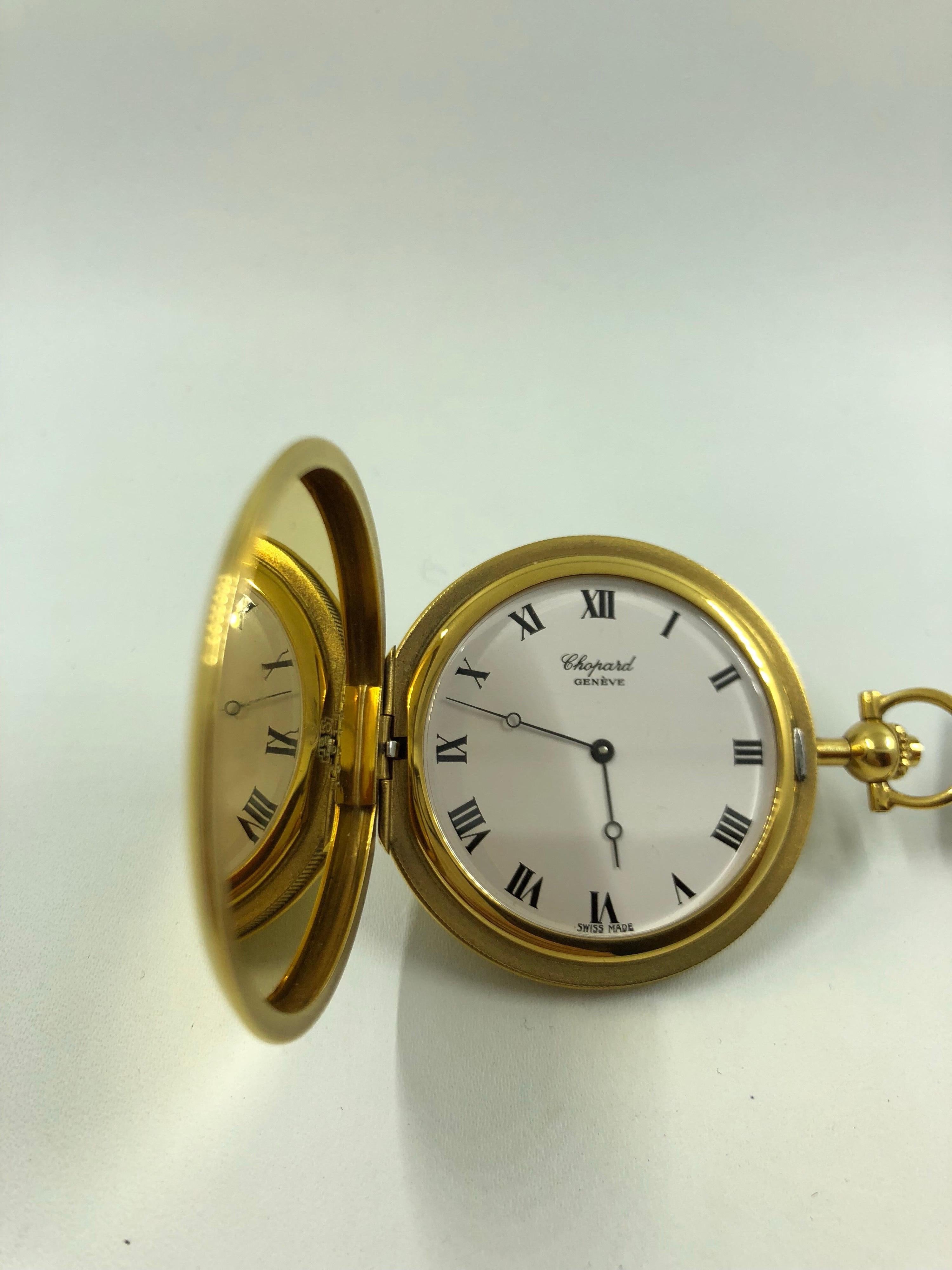 A Chopard Gold Case Pocket Watch, manual winding with spring cover. White porcelain dial with black Roman numerals.
Reference: 3014
Plant / Caliber: Hand-wound
Functions: hour, minute
Case: 750 / 18K yellow gold
Glass: Plexiglas
Diameter approx .:42