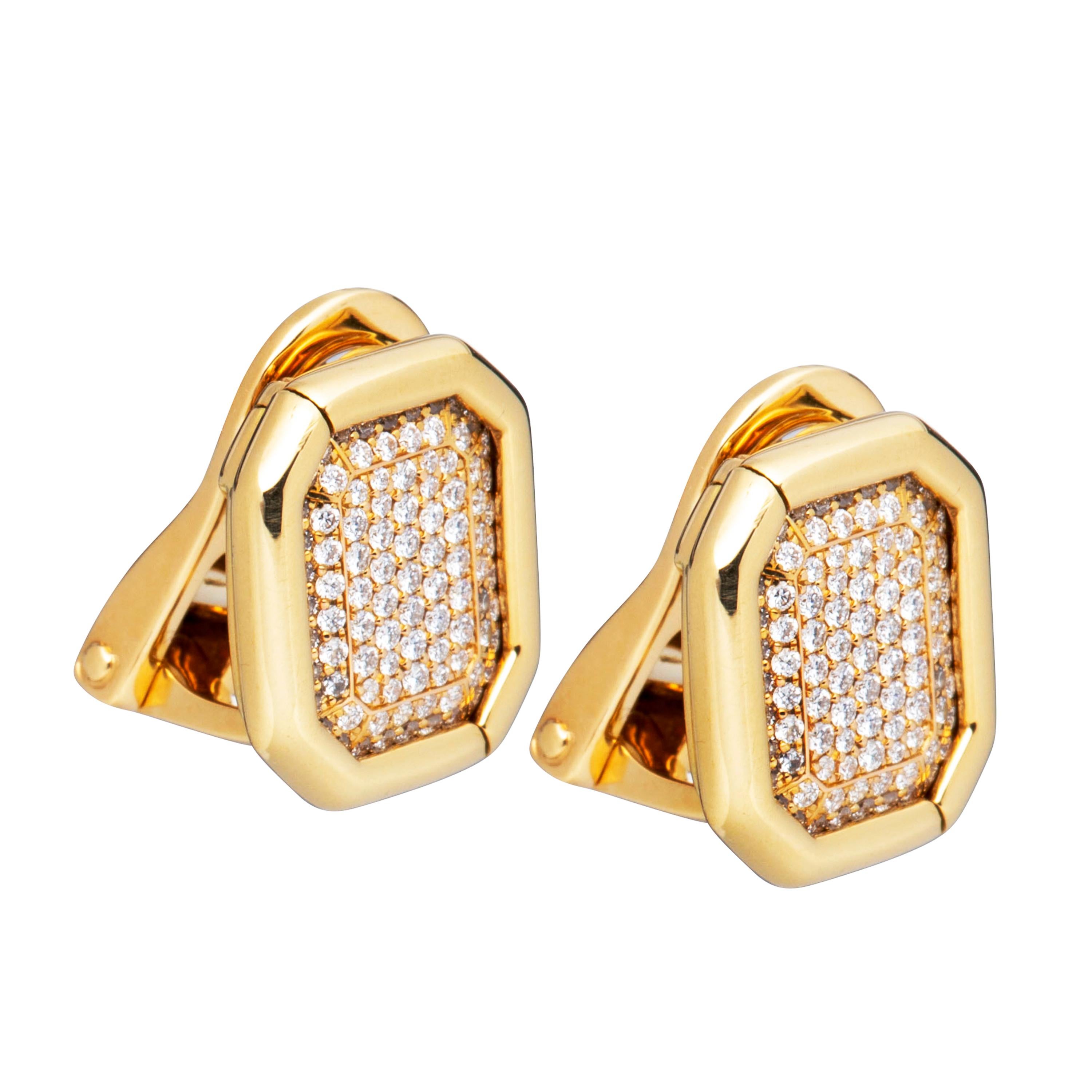 Chopard Yellow Gold Pave Diamond Earrings

Model Number: 84/6014-0001

100% Authentic

Brand New

Comes with original Chopard box, certificate of authenticity and warranty and jewels manual

18 Karat Yellow Gold Titan Treated Earrings (9.3gr)

186