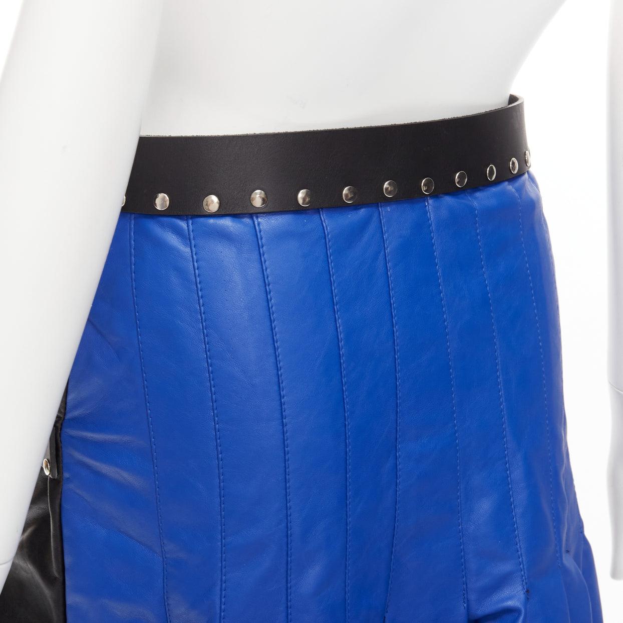 CHOPOVA LOWENA 2020 Runway black leather belt multi buckle studded gladiator skirt XS
Reference: AAWC/A00844
Brand: Chopova Lowena
Collection: Spring 2020 - Runway
Material: Fabric, Leather, Metal
Color: Black, Blue
Pattern: Solid
Closure: