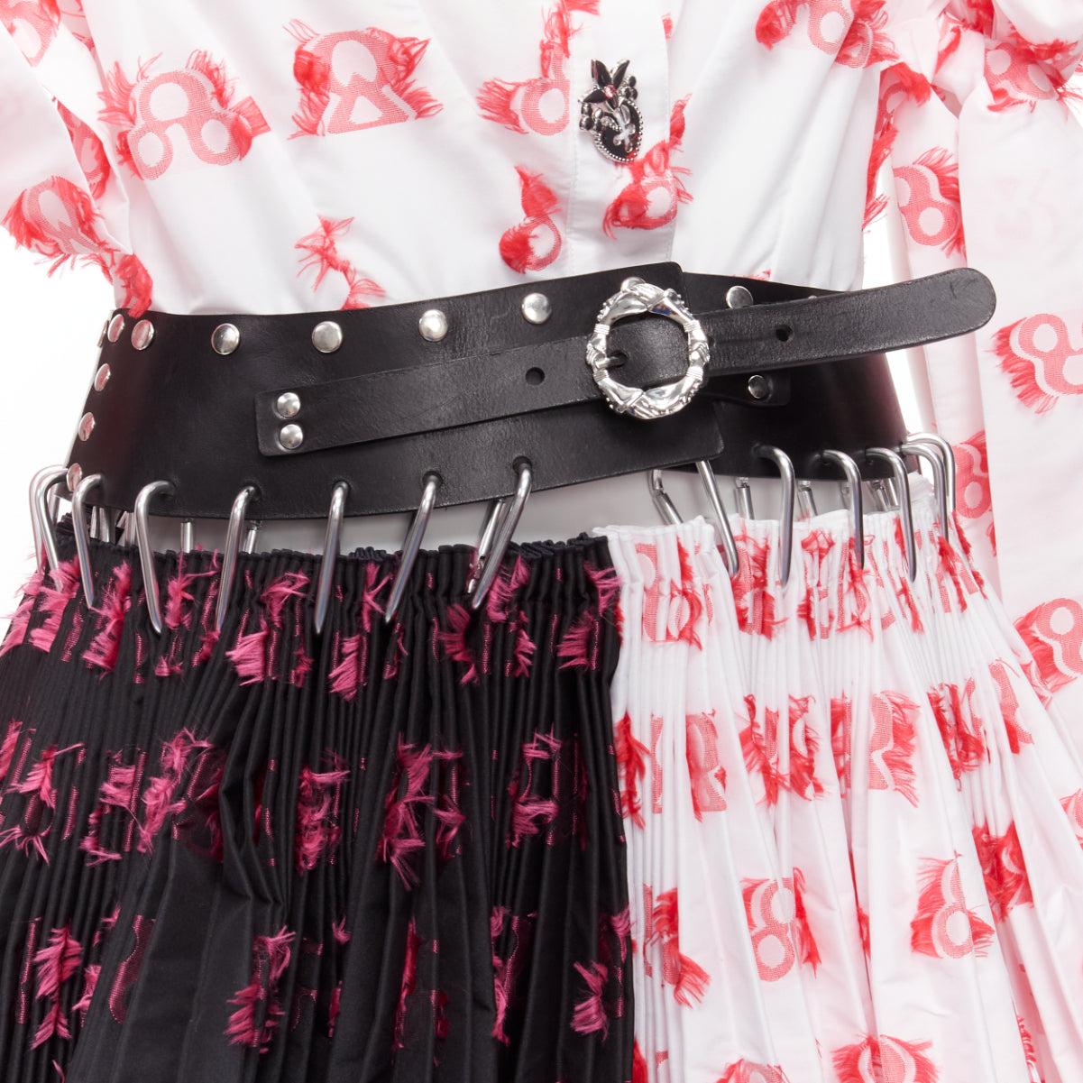 CHOPOVA LOWENA 2023 Apex white red carabiner black leather punk stud puff mini dress XS
Reference: AAWC/A00516
Brand: Chopova Lowena
Model: Apex Carabiner
Collection: 2022
Material: Polyester
Color: White, Red
Pattern: Abstract
Closure: Belt
Extra