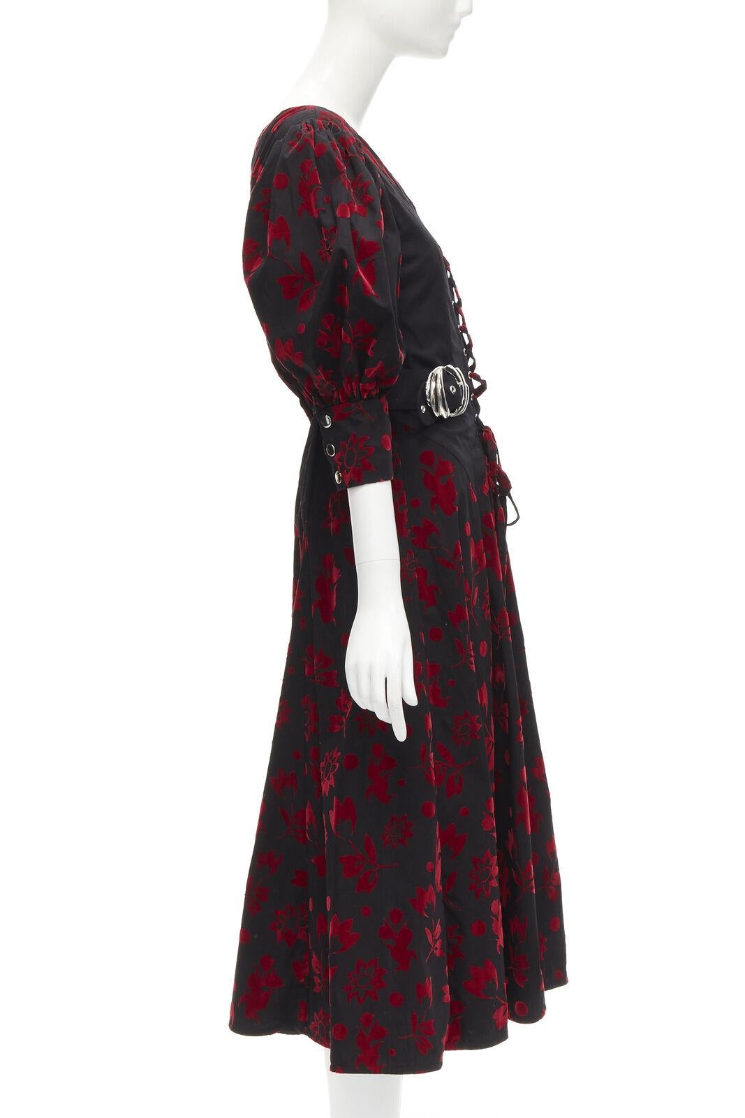 CHOPOVA LOWENA - Robe corset victorienne noire en velours rouge à crochet papillons floraux S Excellent état - En vente à Hong Kong, NT