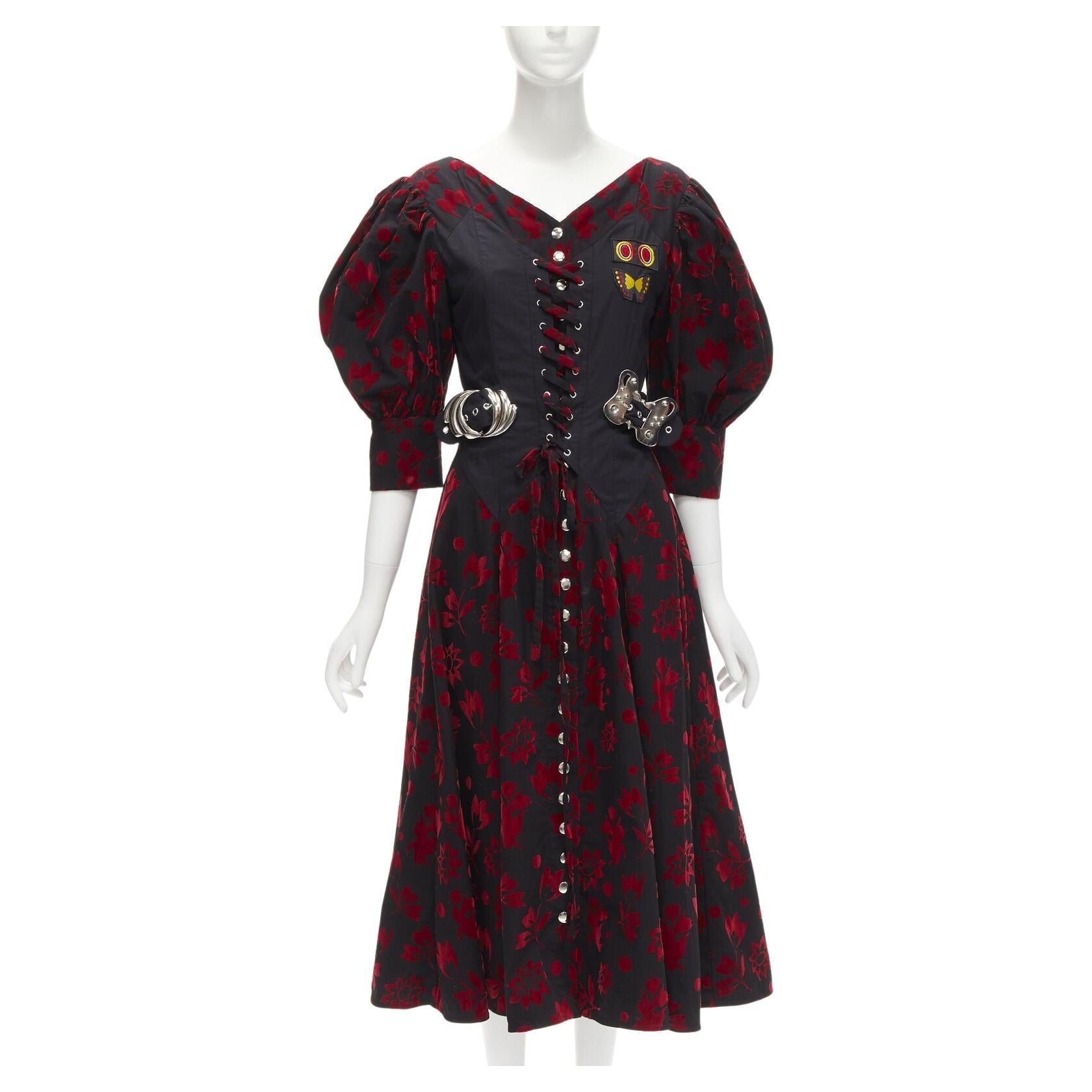 CHOPOVA LOWENA - Robe corset victorienne noire en velours rouge à crochet papillons floraux S en vente