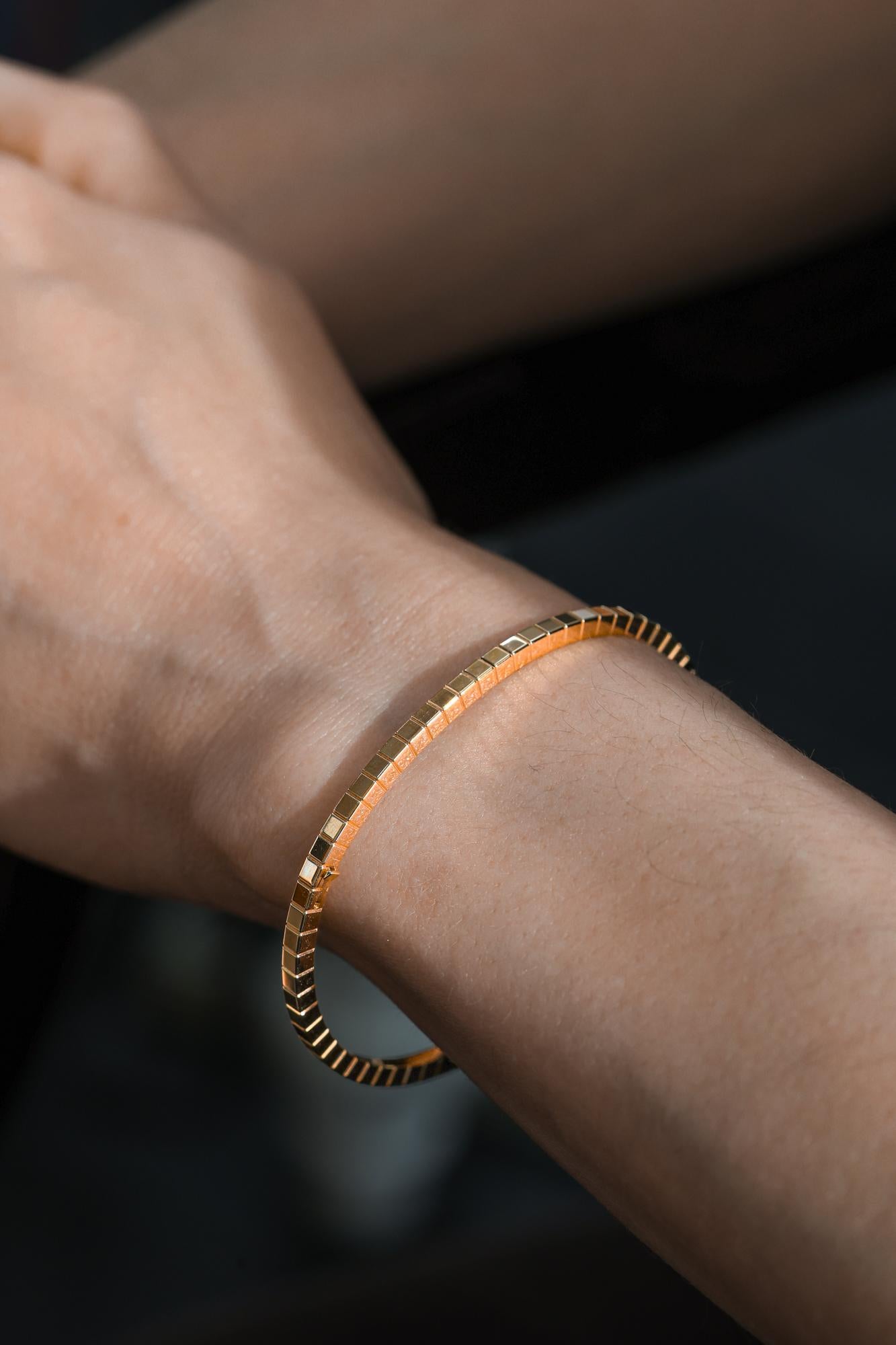 Dalla Collection'S di Ice Cube. Ispirato a piccoli blocchi di ghiaccio, questo bracciale geometrico è realizzato in oro giallo 18 carati.
-Oro giallo 18 carati
-Stile 